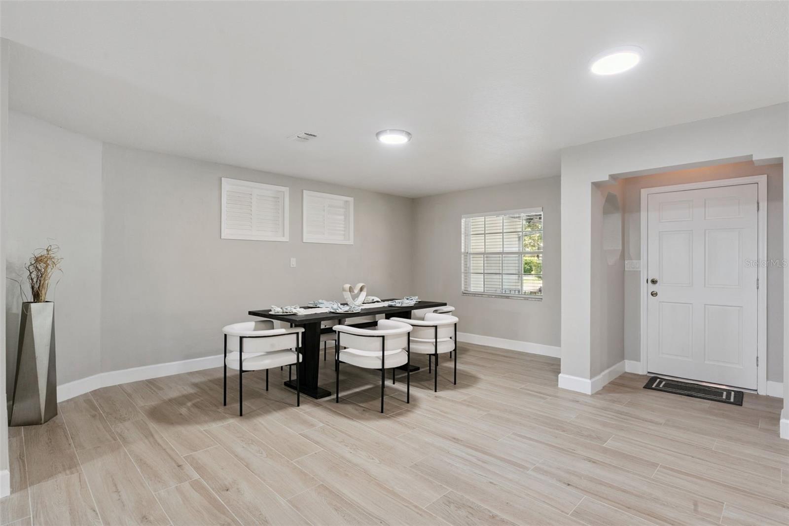 1033 Crystal Bowl Cir Property Photo 3