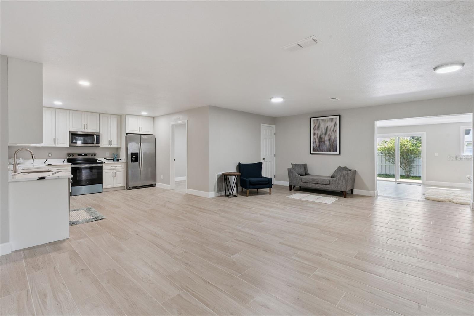 1033 Crystal Bowl Cir Property Photo 8
