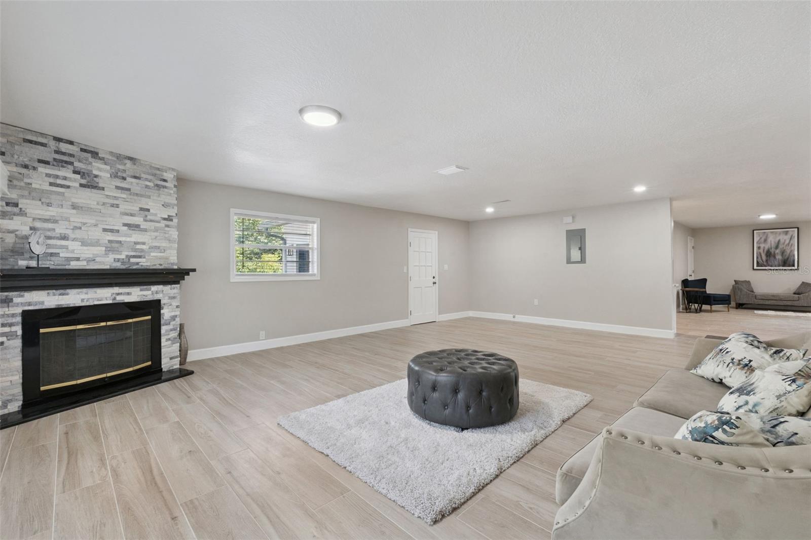 1033 Crystal Bowl Cir Property Photo 11