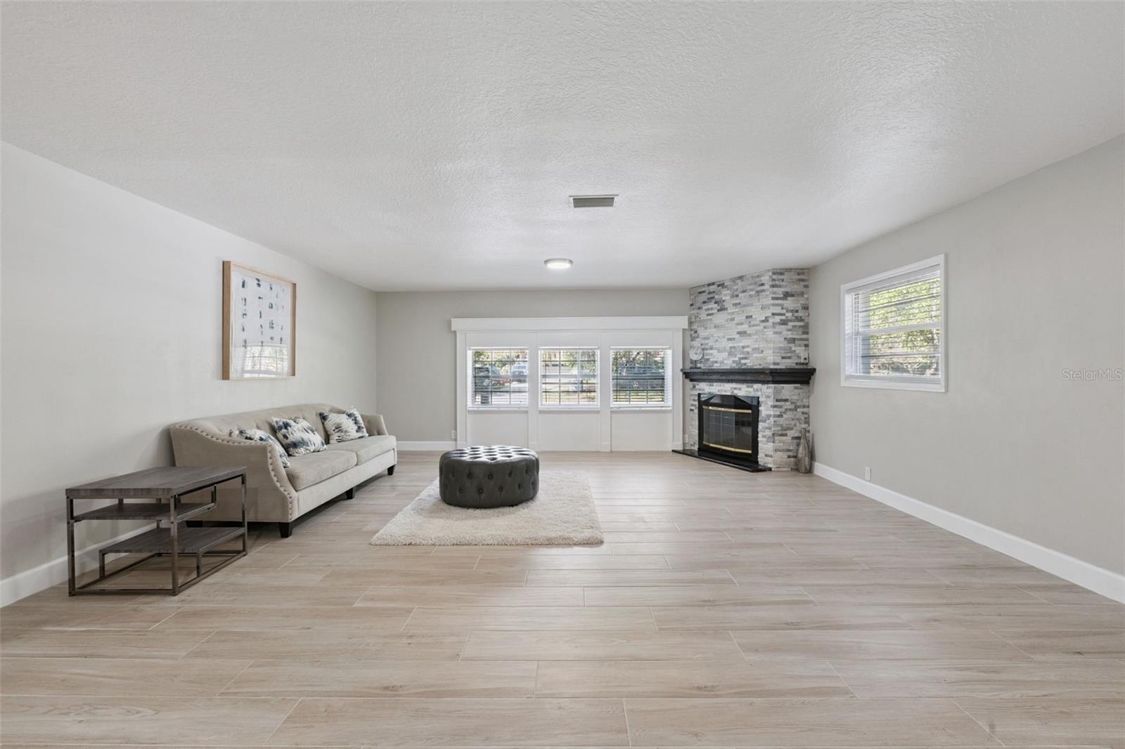 1033 Crystal Bowl Cir Property Photo 12
