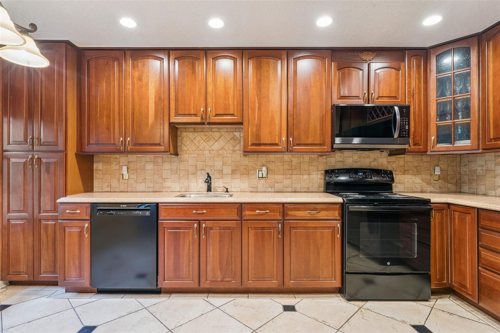 2362 Sierra Ln Property Photo 6
