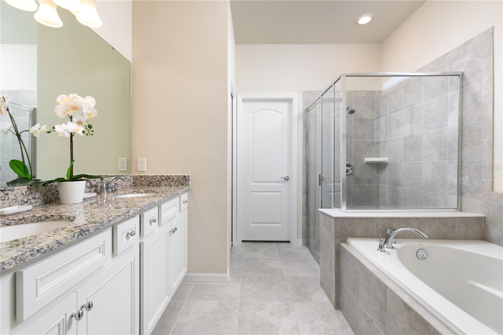 7376 Oakmoss Loop Property Photo 15