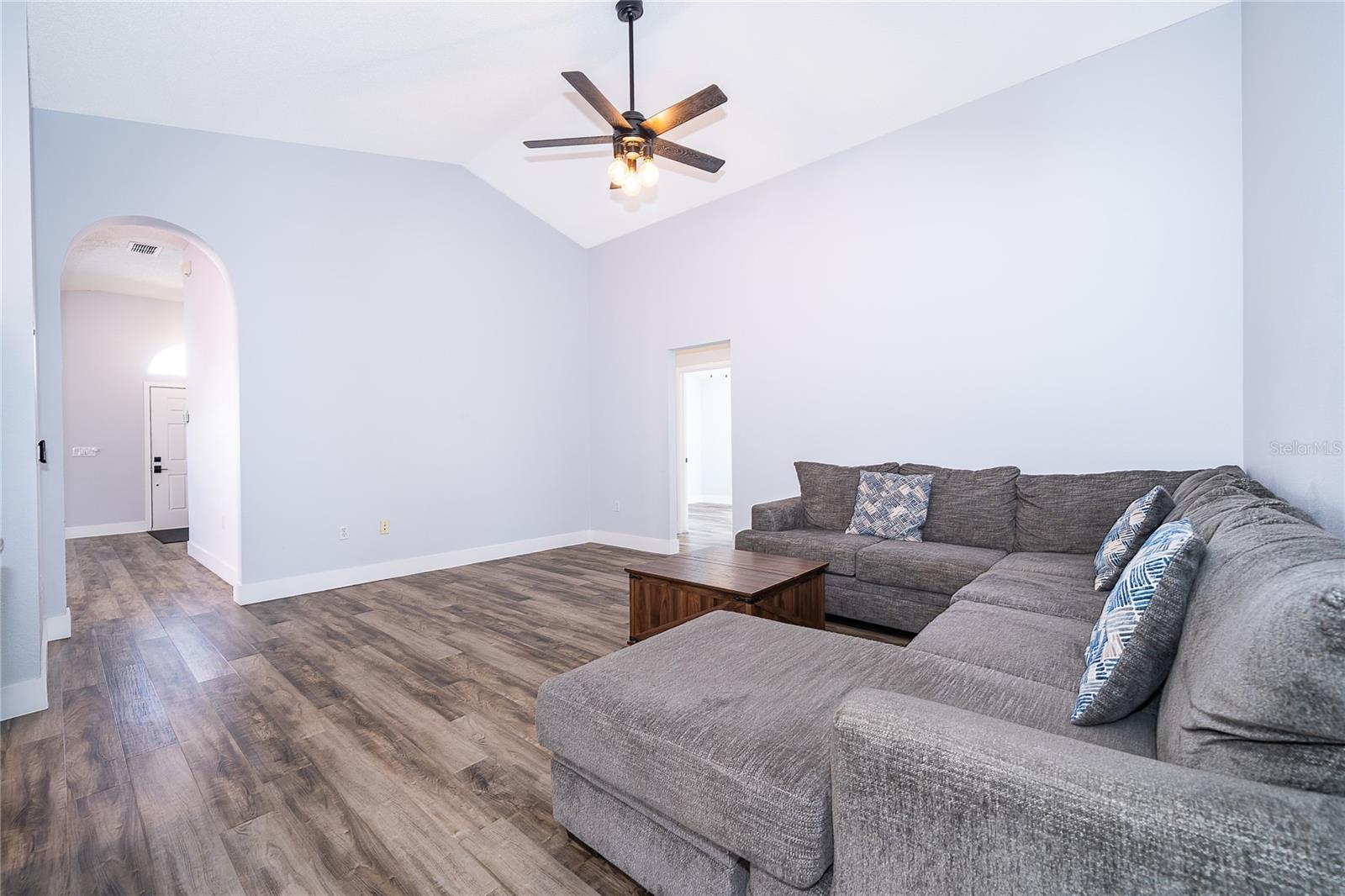 13233 Heming Way Property Photo 7
