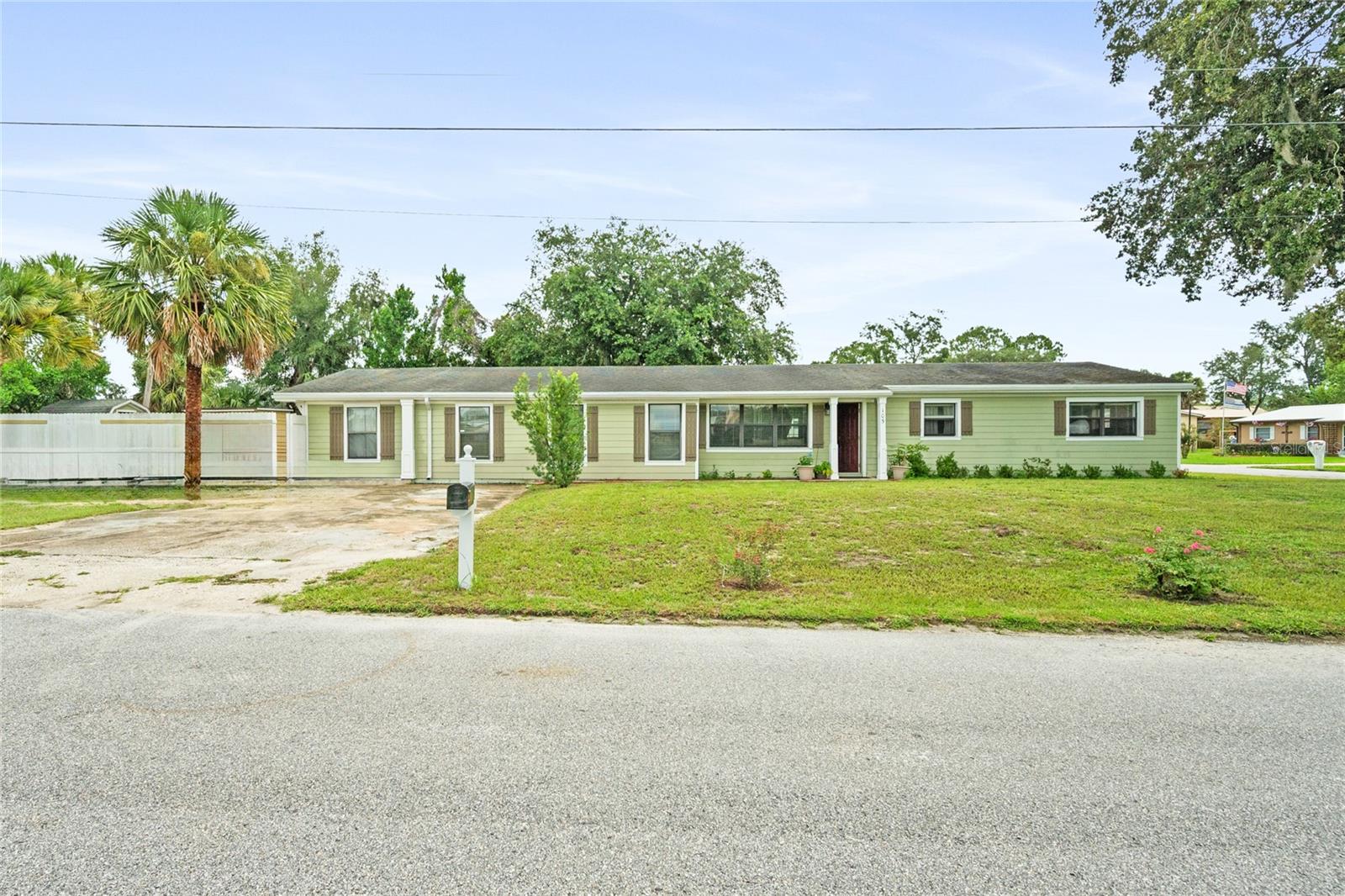 105 Mirror Dr Property Photo 1