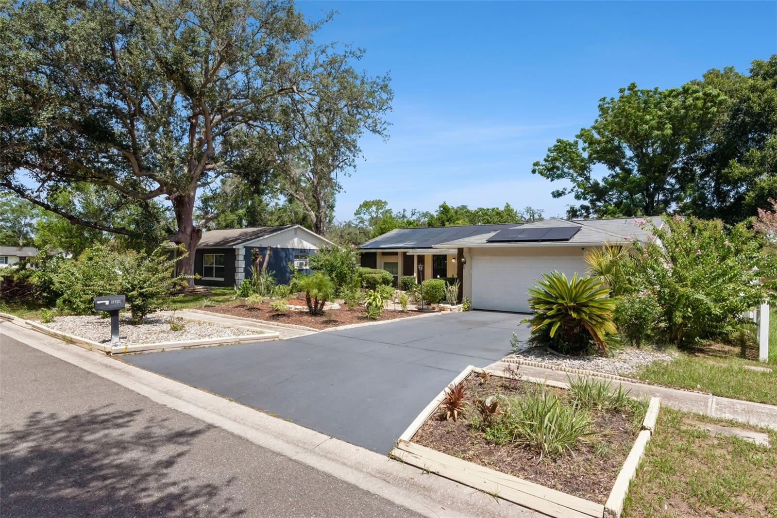 5851 Hutton Dr Property Photo 4