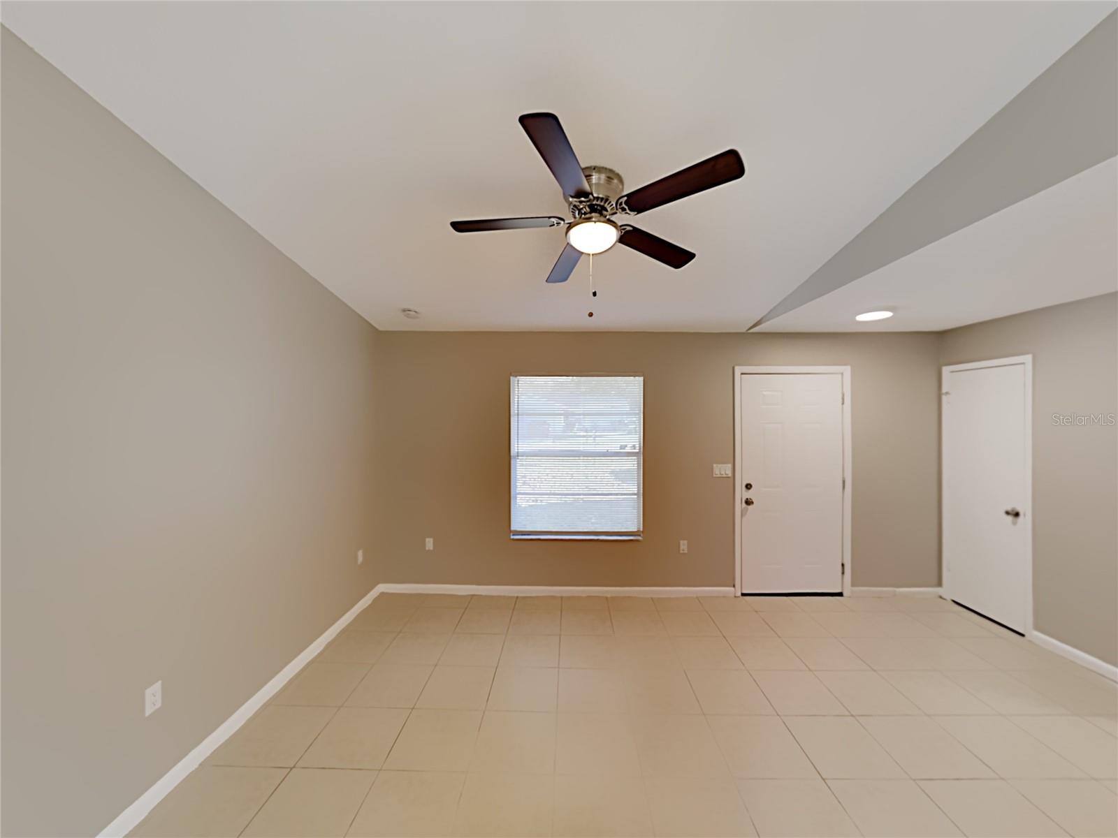 O6432430 Property Photo 2