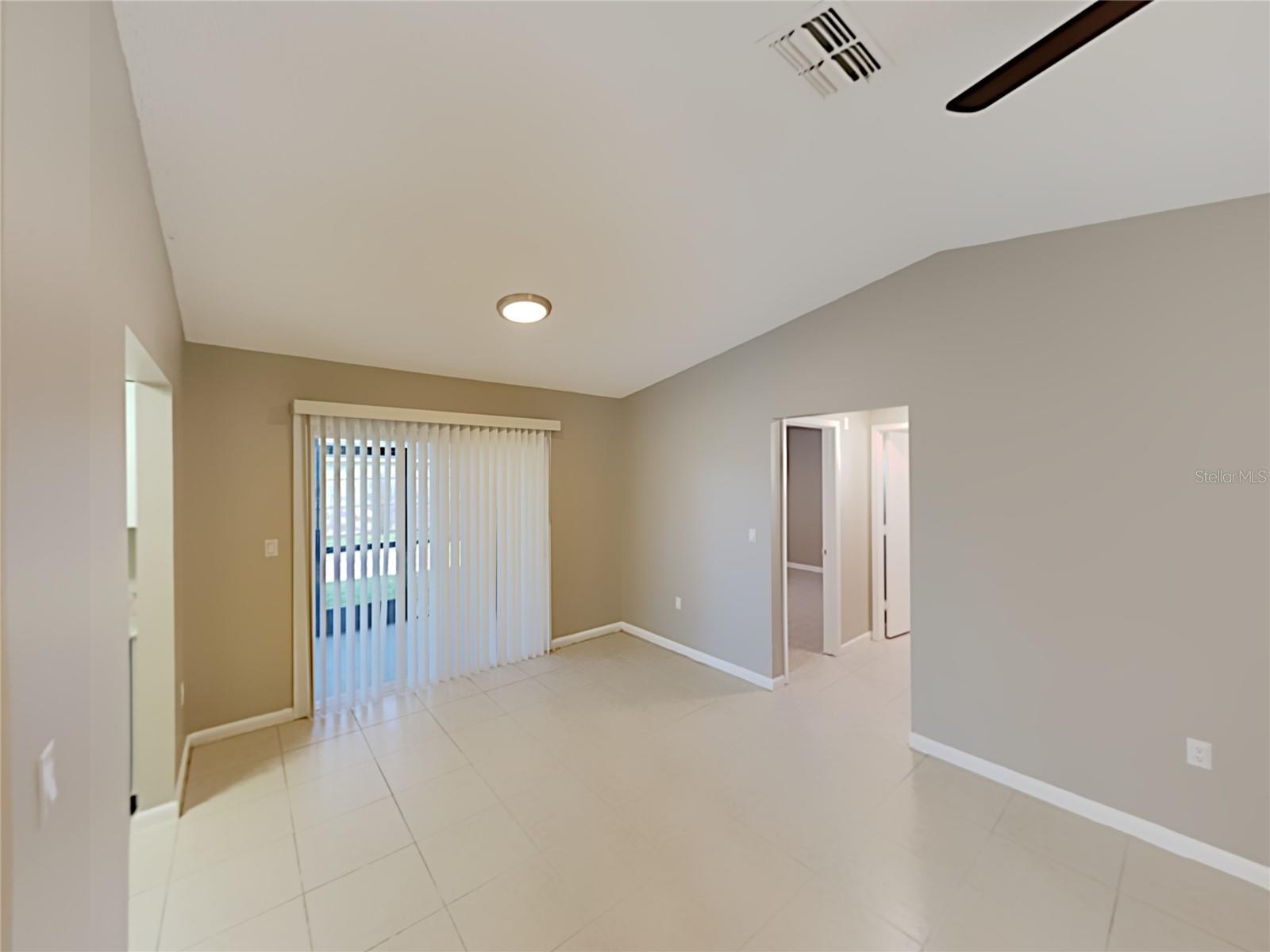 O6432430 Property Photo 3