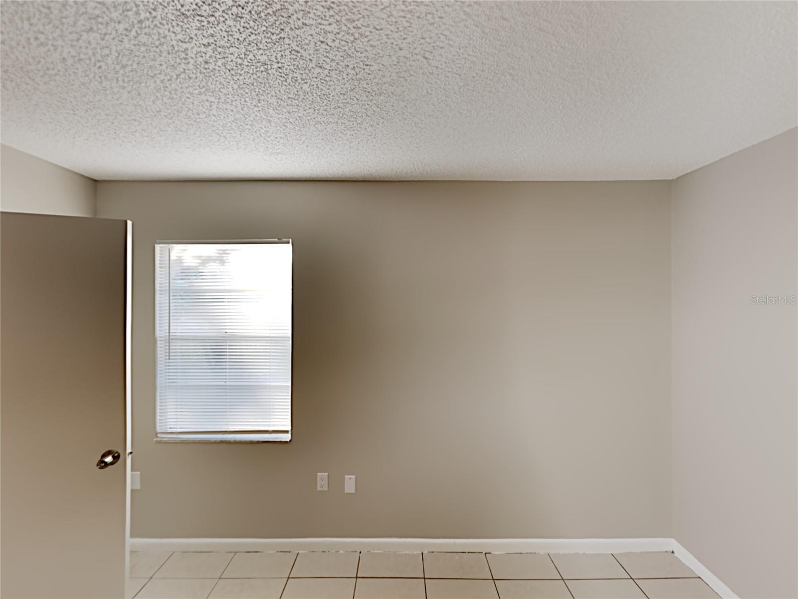 O6432430 Property Photo 6