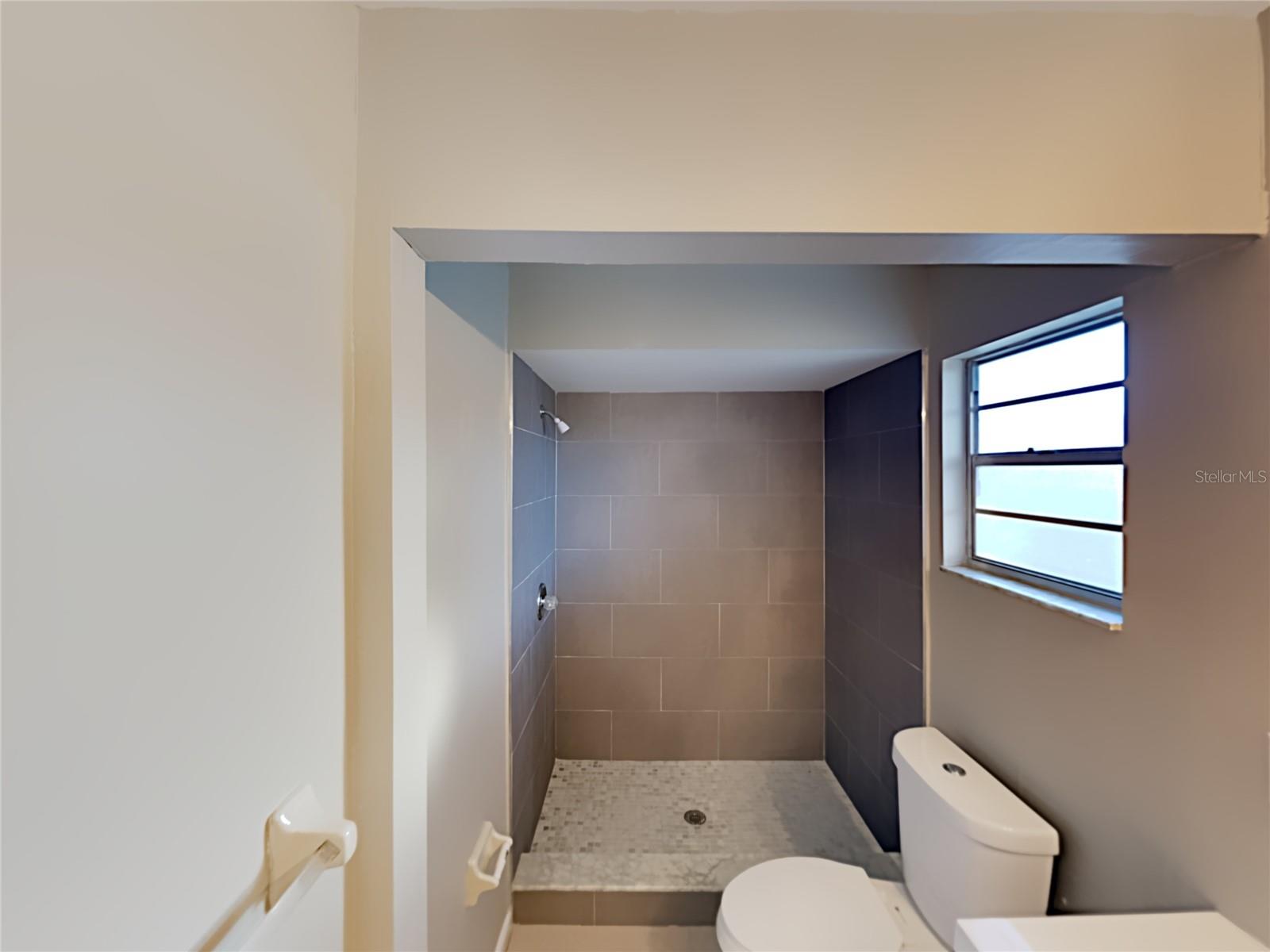 O6432430 Property Photo 7