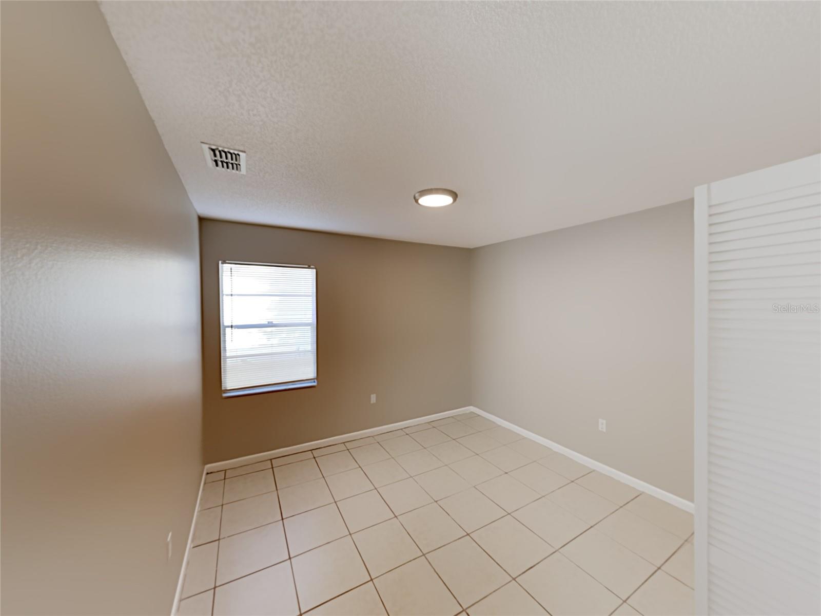 O6432430 Property Photo 9
