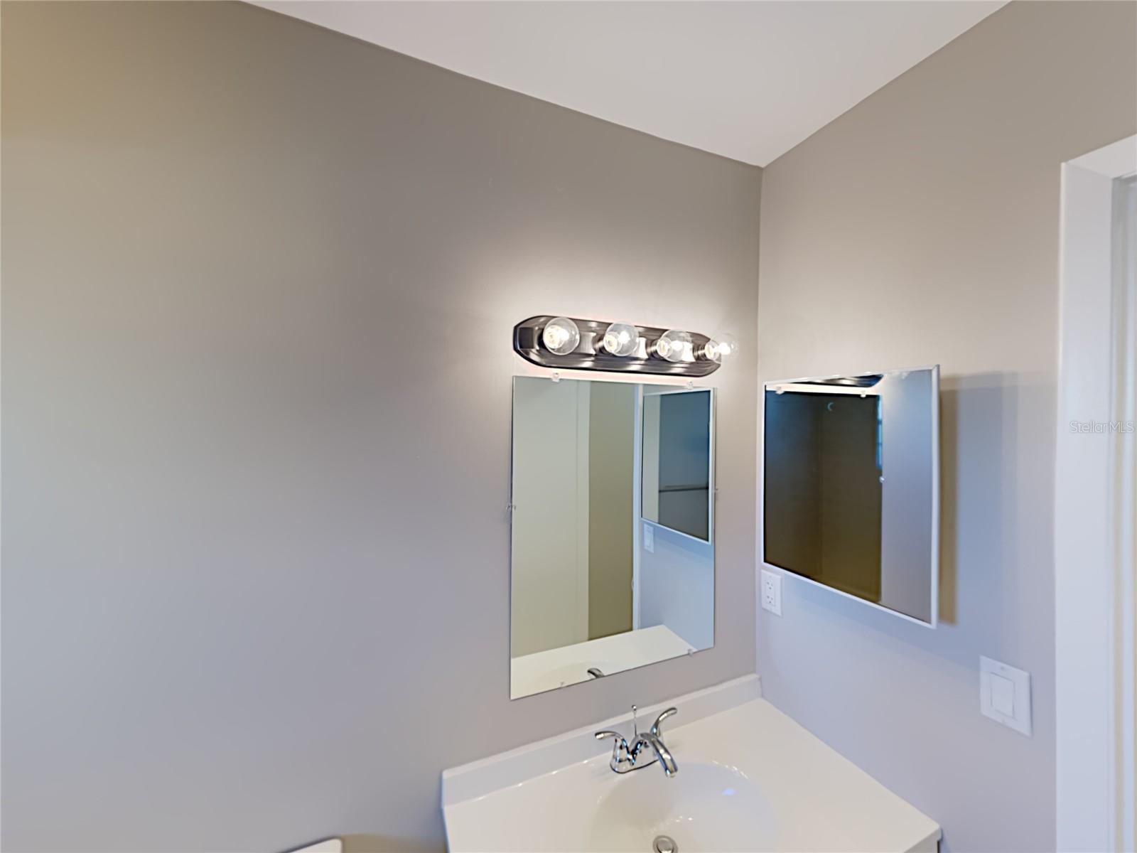 O6432430 Property Photo 12