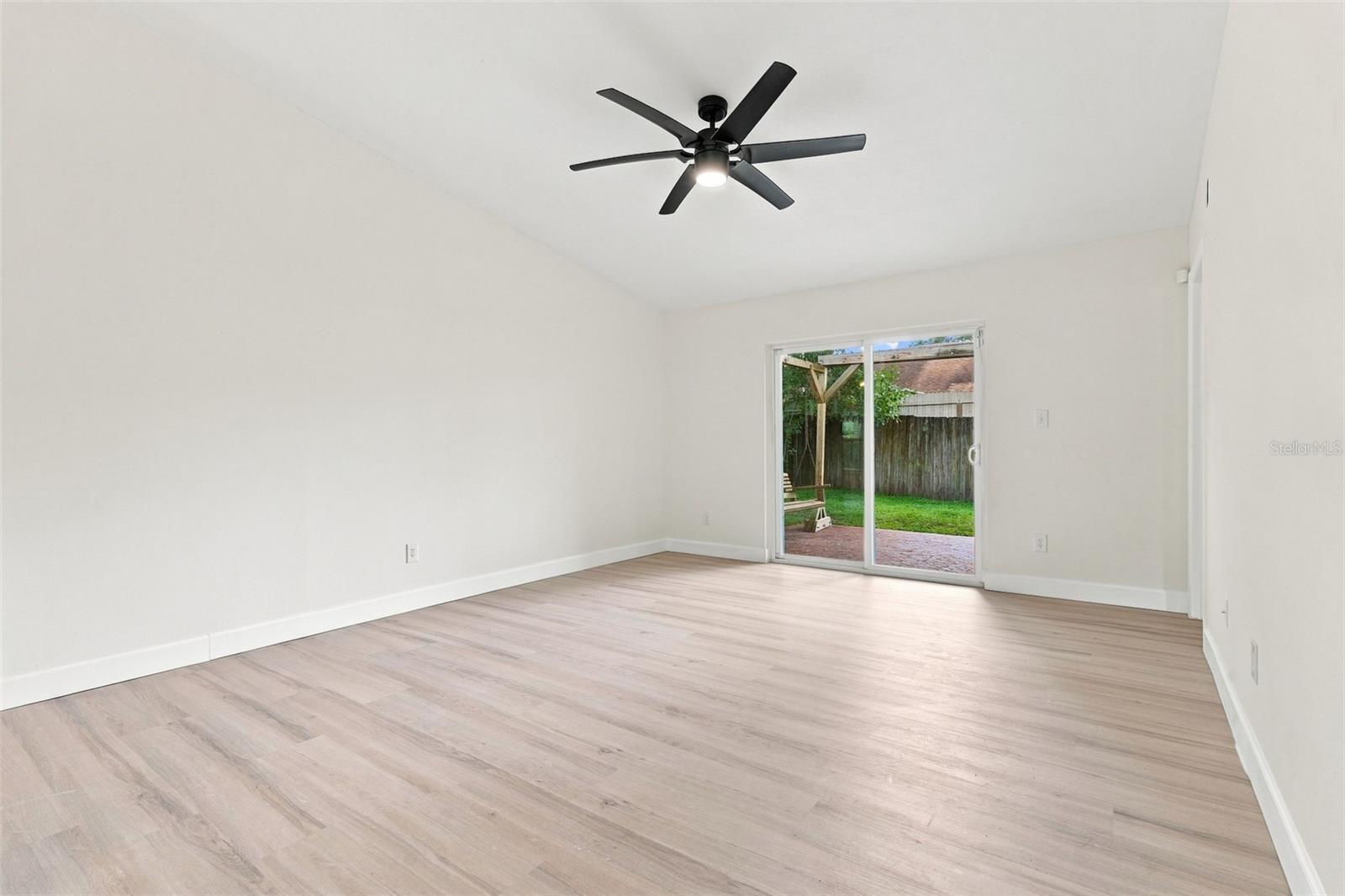 723 Oak Manor Cir Property Photo 5