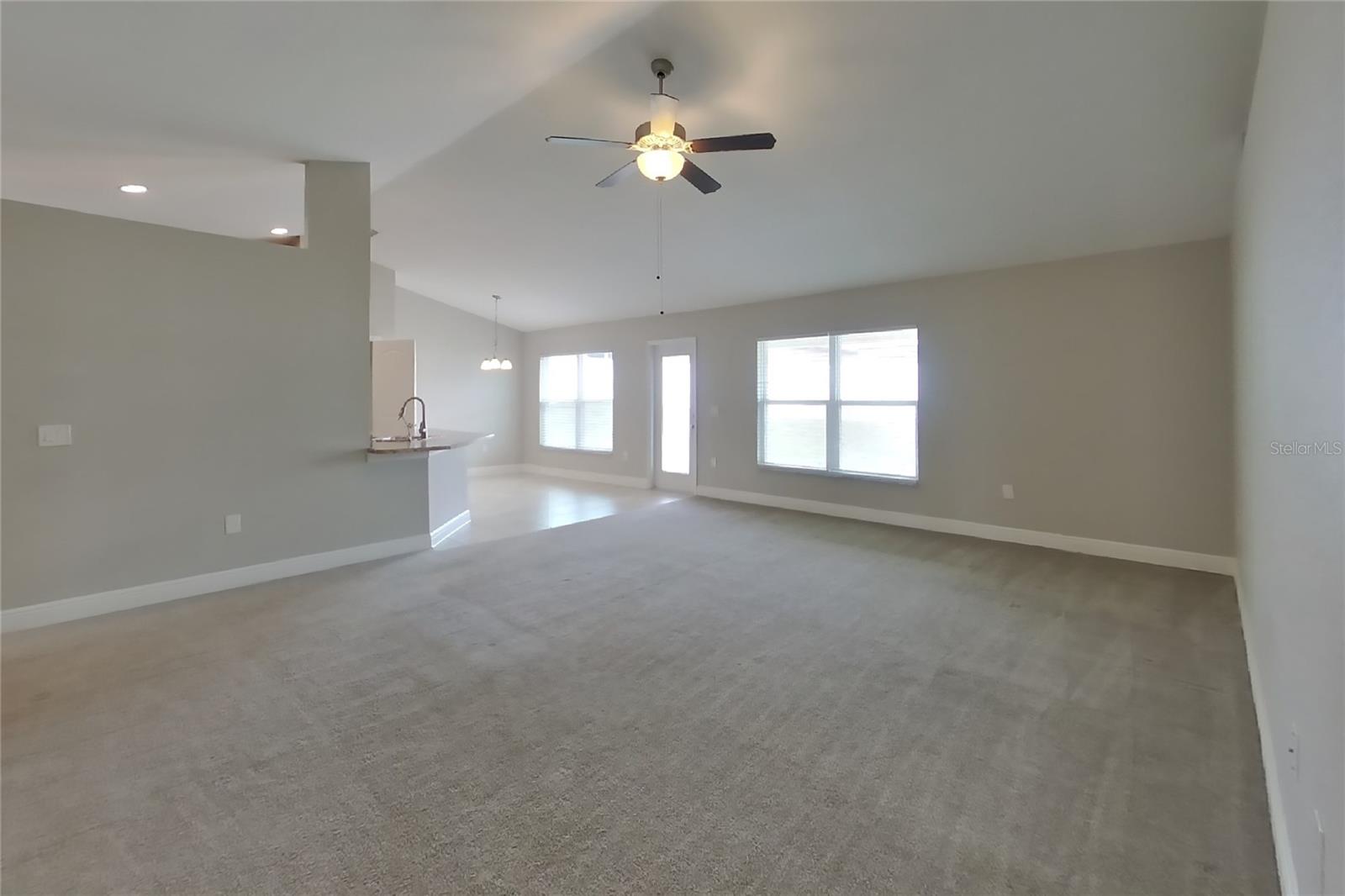 O6432446 Property Photo 2