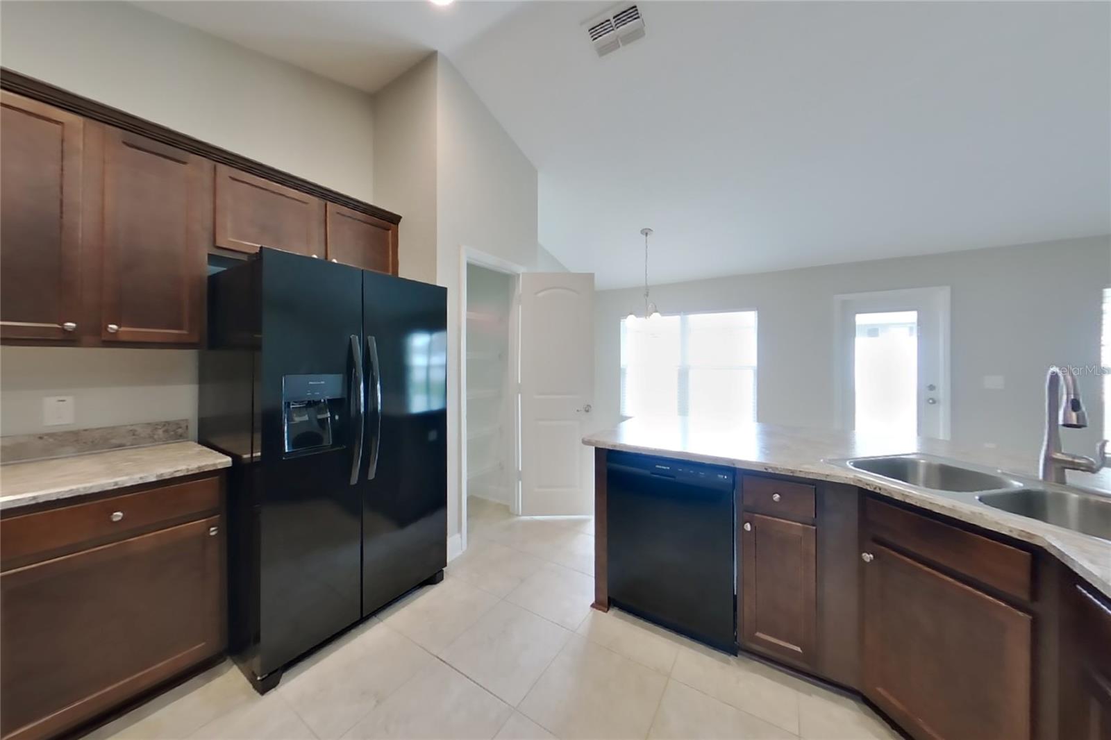 O6432446 Property Photo 6