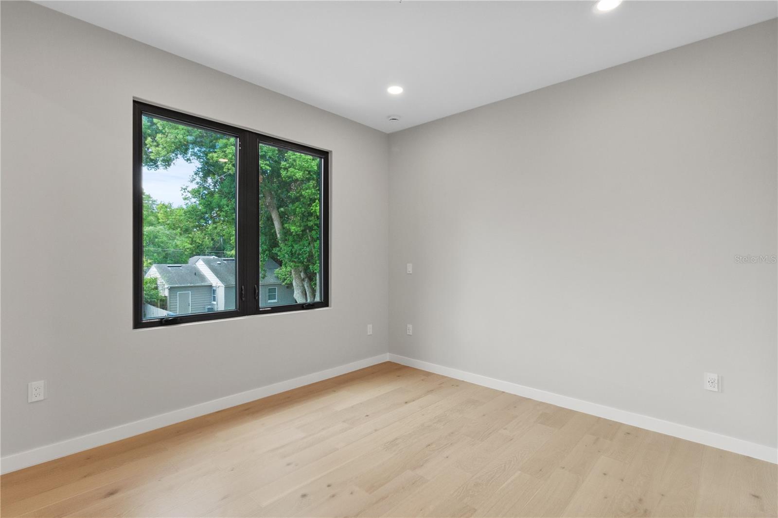 516 Clayton St Property Photo 29