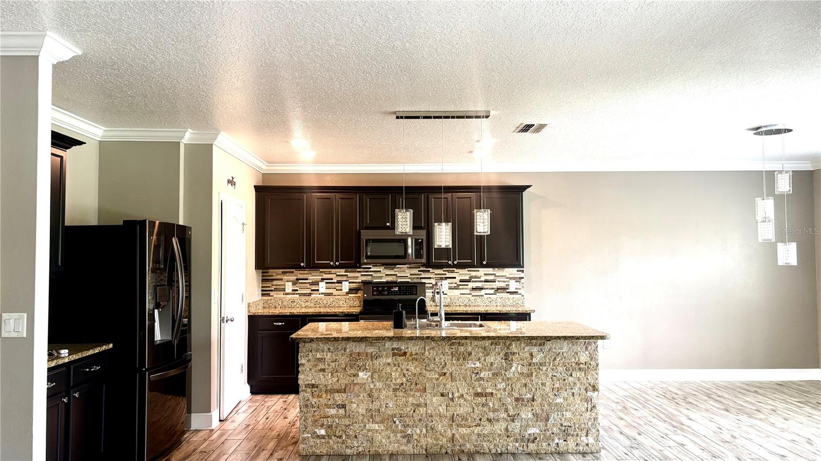 5787 Marsh Landing Dr Property Photo 6