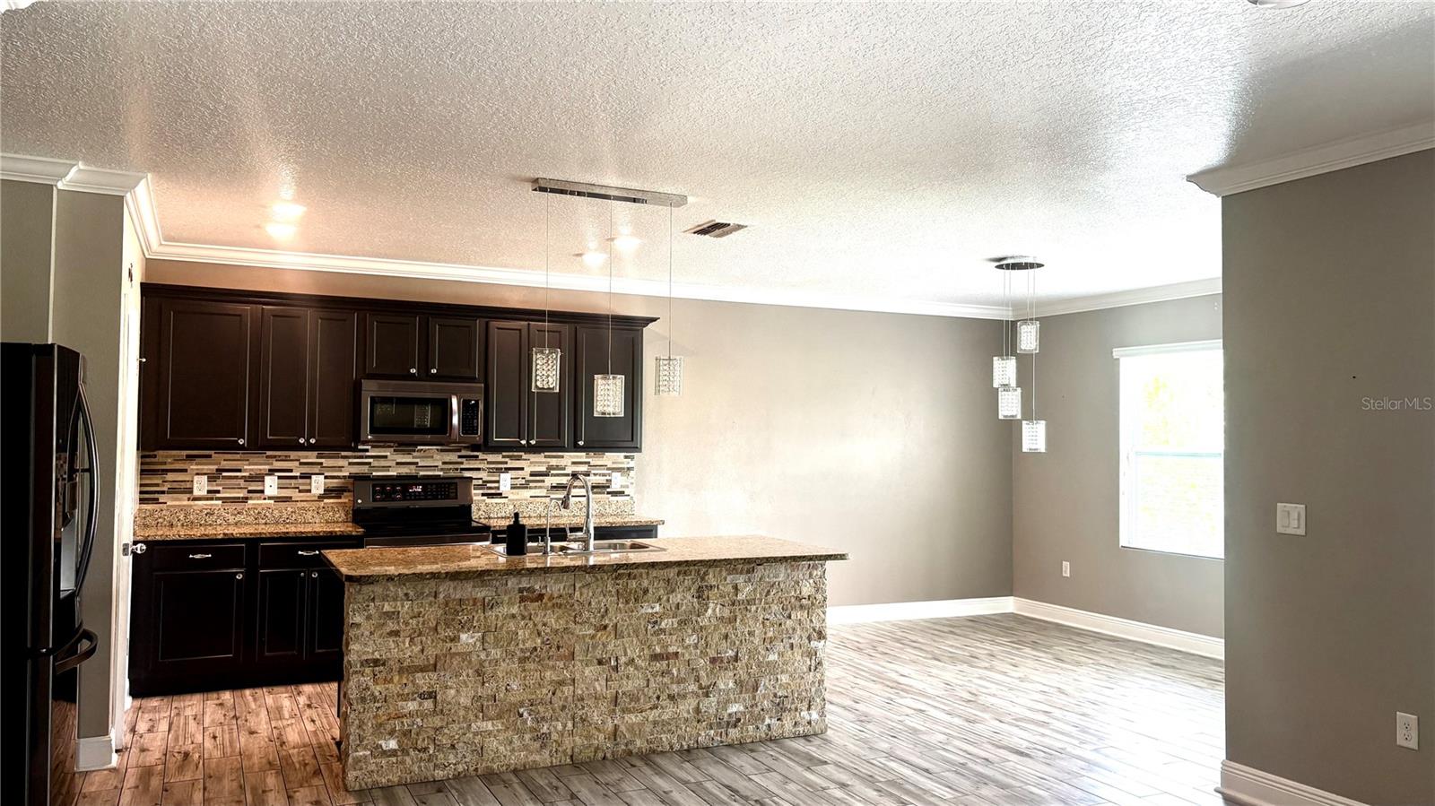 5787 Marsh Landing Dr Property Photo 7