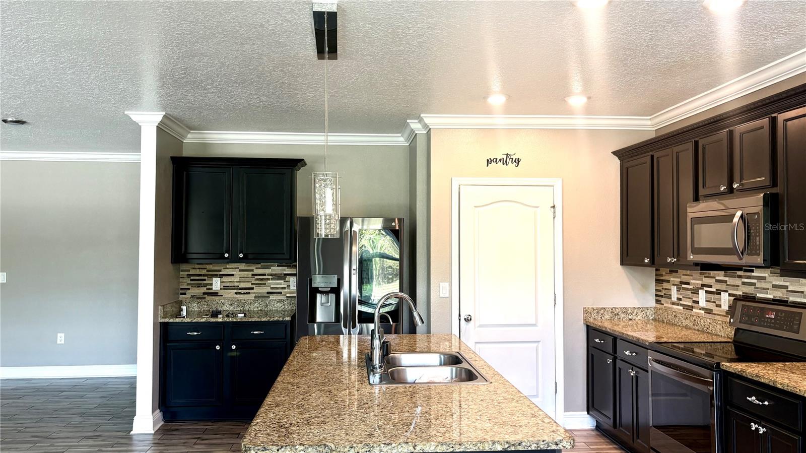 5787 Marsh Landing Dr Property Photo 8