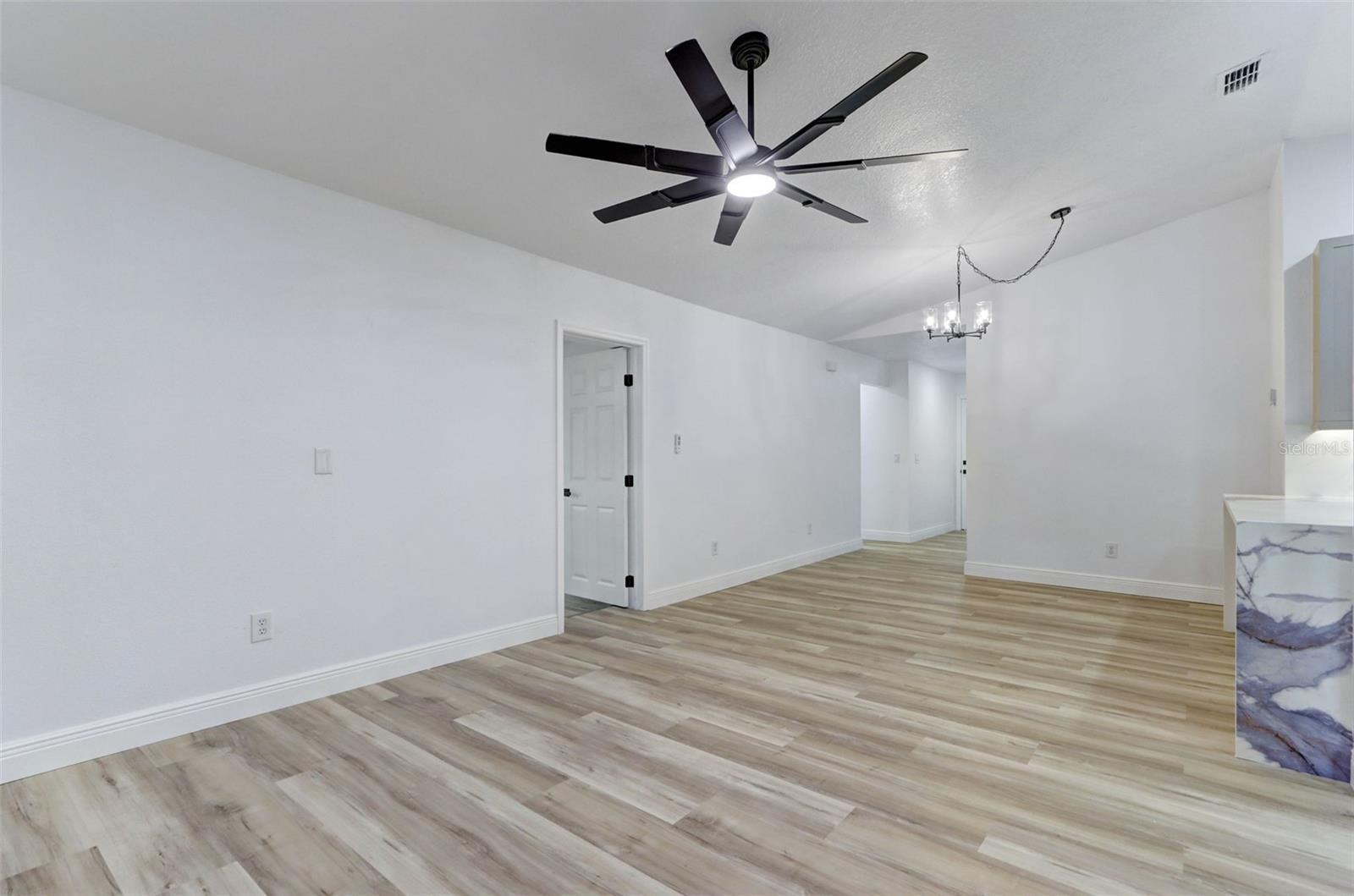 7711 Lakeside Woods Dr Property Photo 12