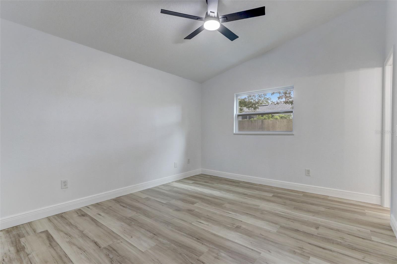 7711 Lakeside Woods Dr Property Photo 17