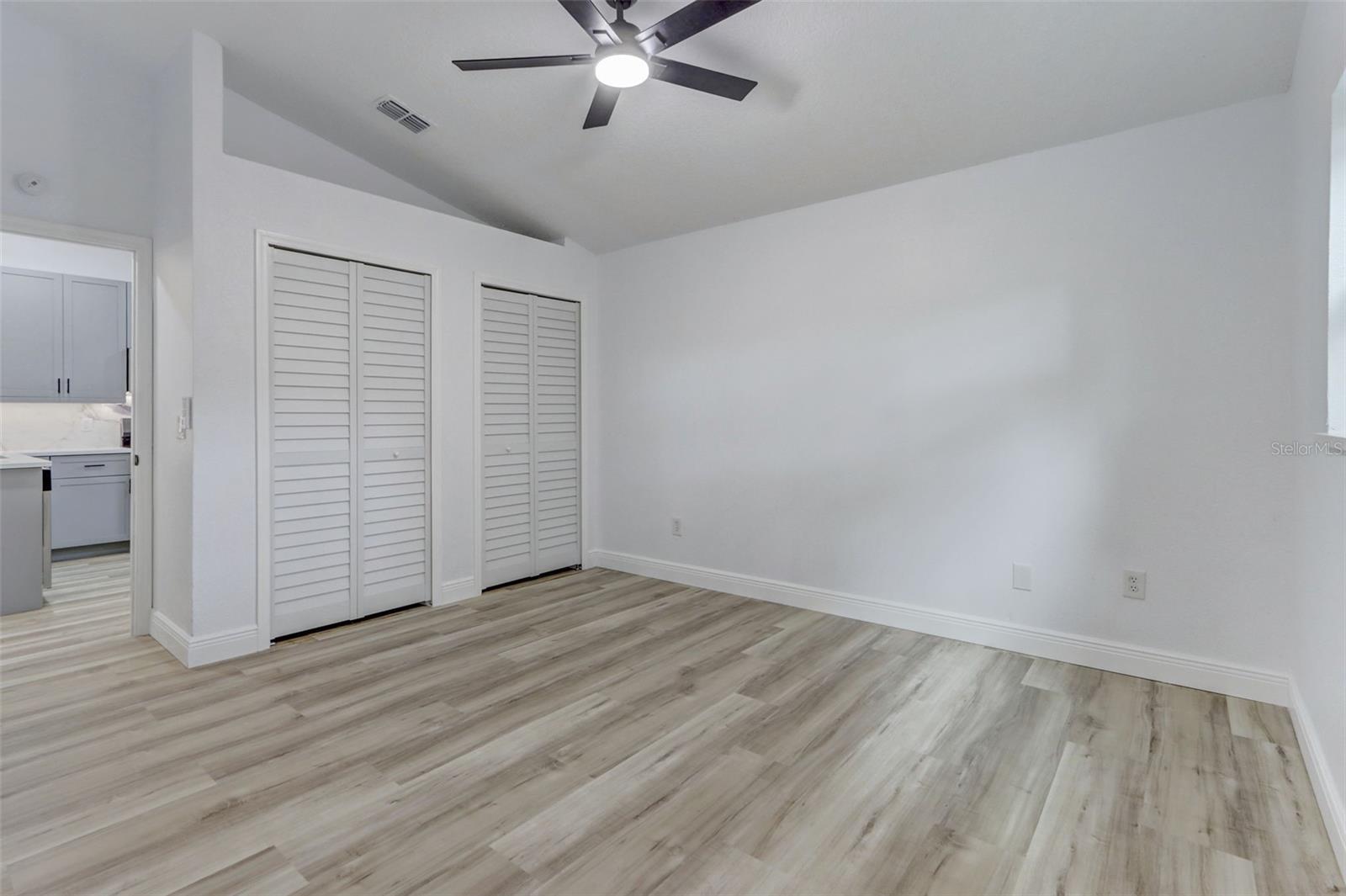 7711 Lakeside Woods Dr Property Photo 20