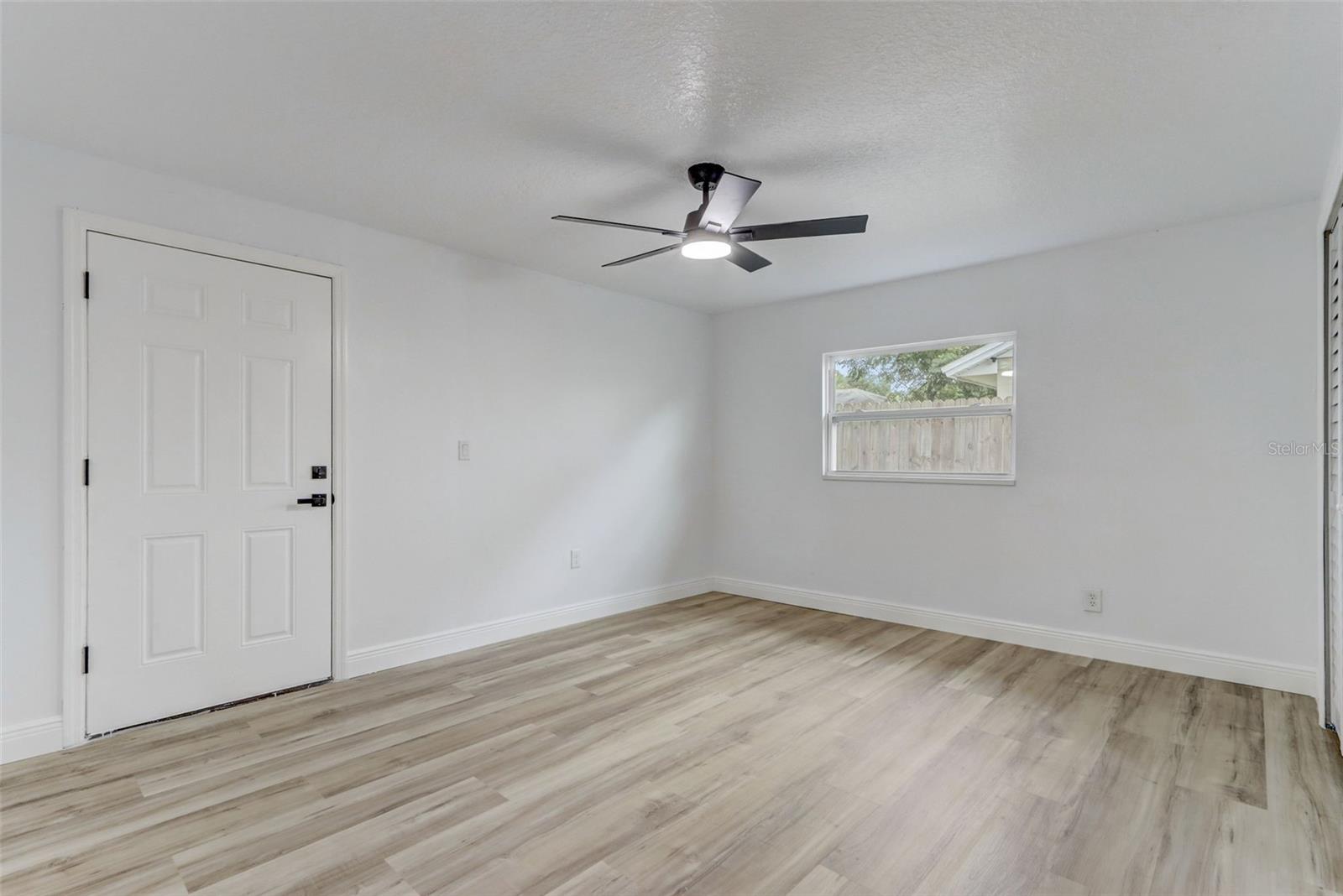 7711 Lakeside Woods Dr Property Photo 24
