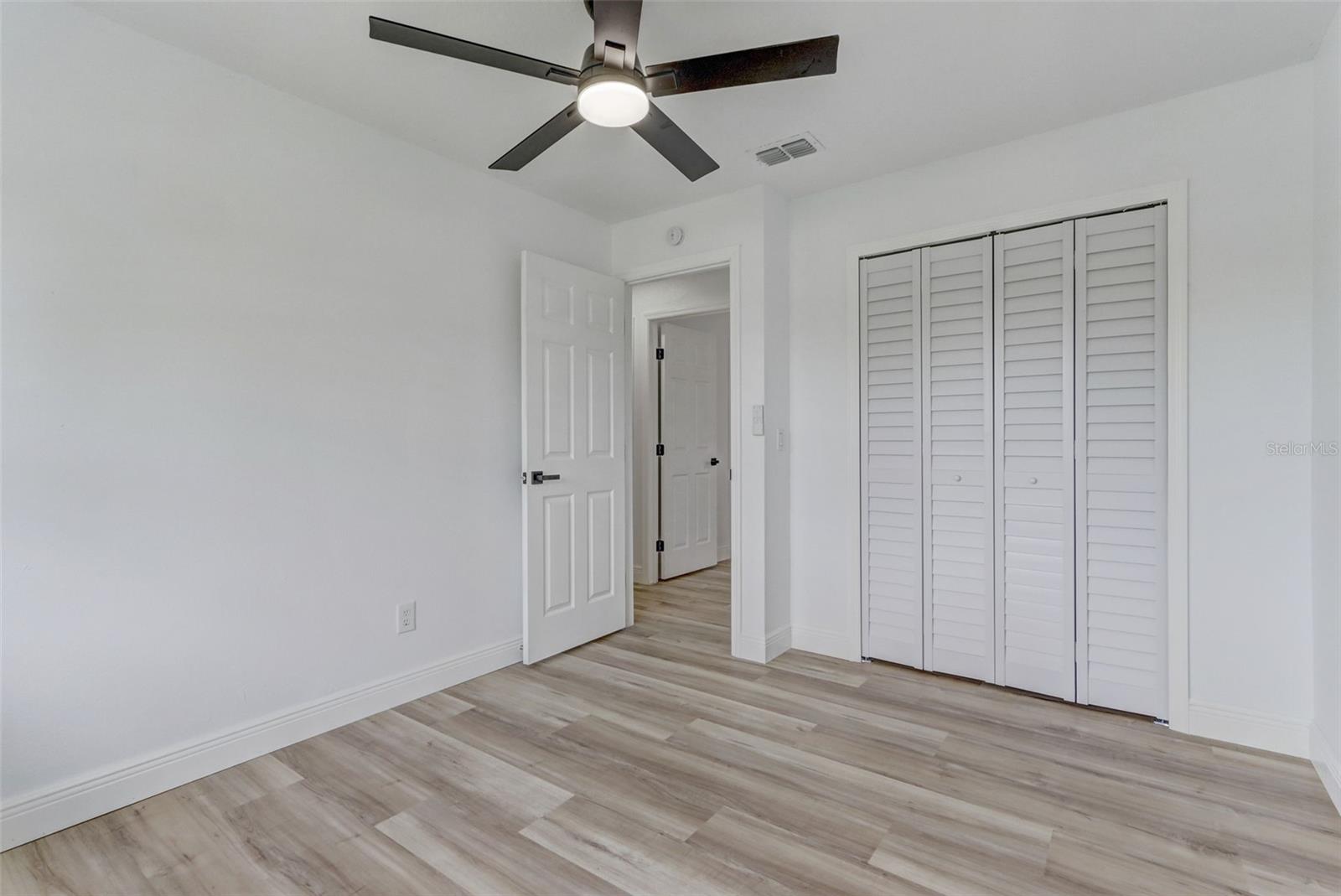 7711 Lakeside Woods Dr Property Photo 29