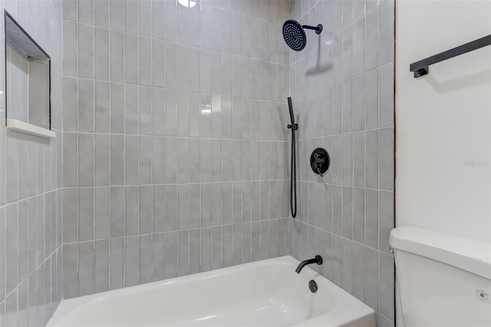 7711 Lakeside Woods Dr Property Photo 31