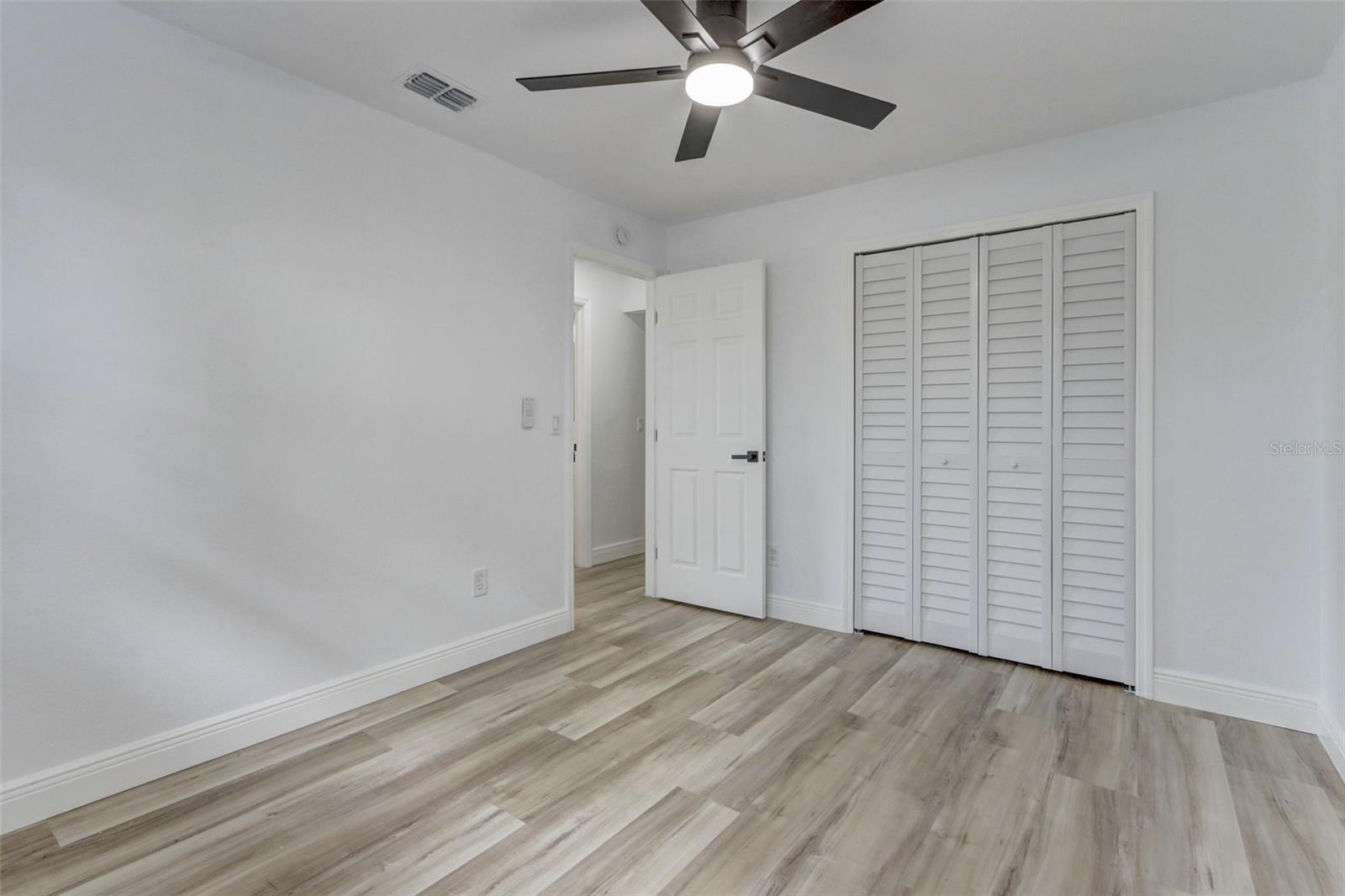 7711 Lakeside Woods Dr Property Photo 35