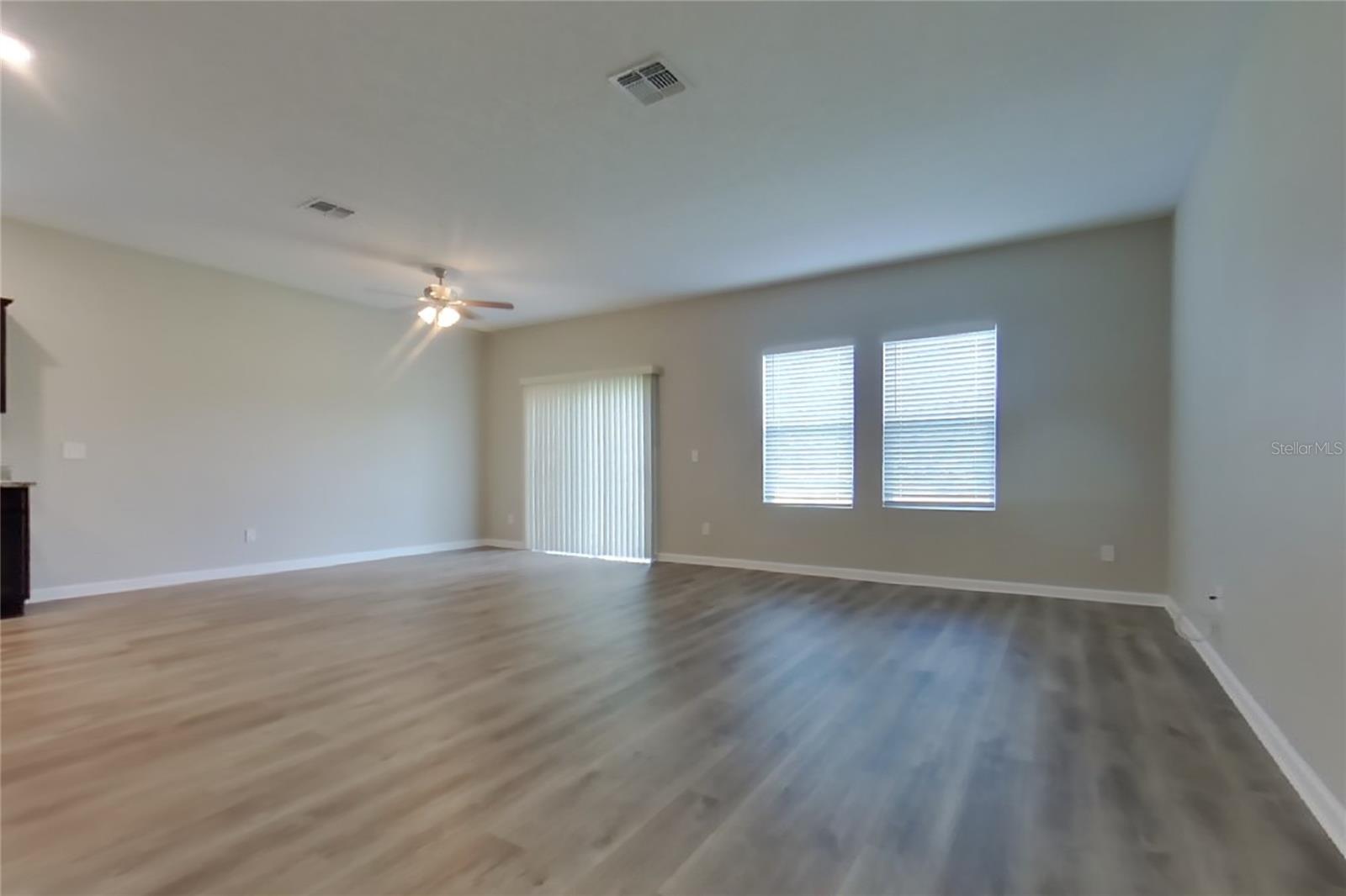 O6432482 Property Photo 2