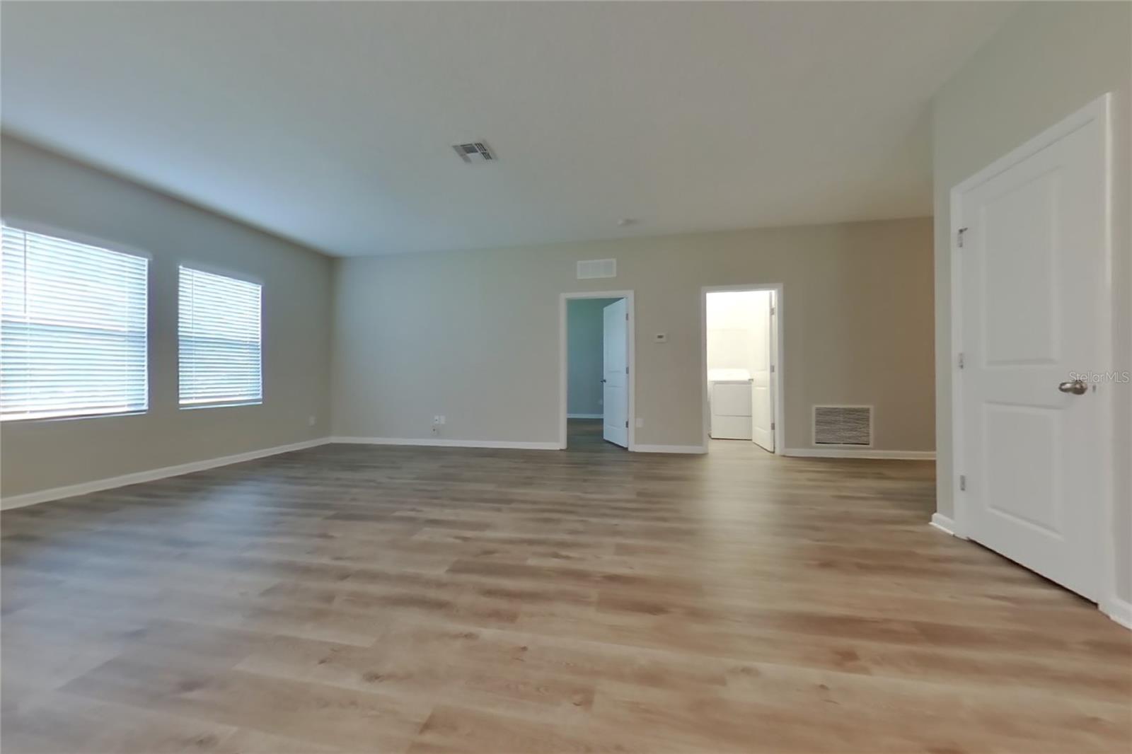O6432482 Property Photo 3