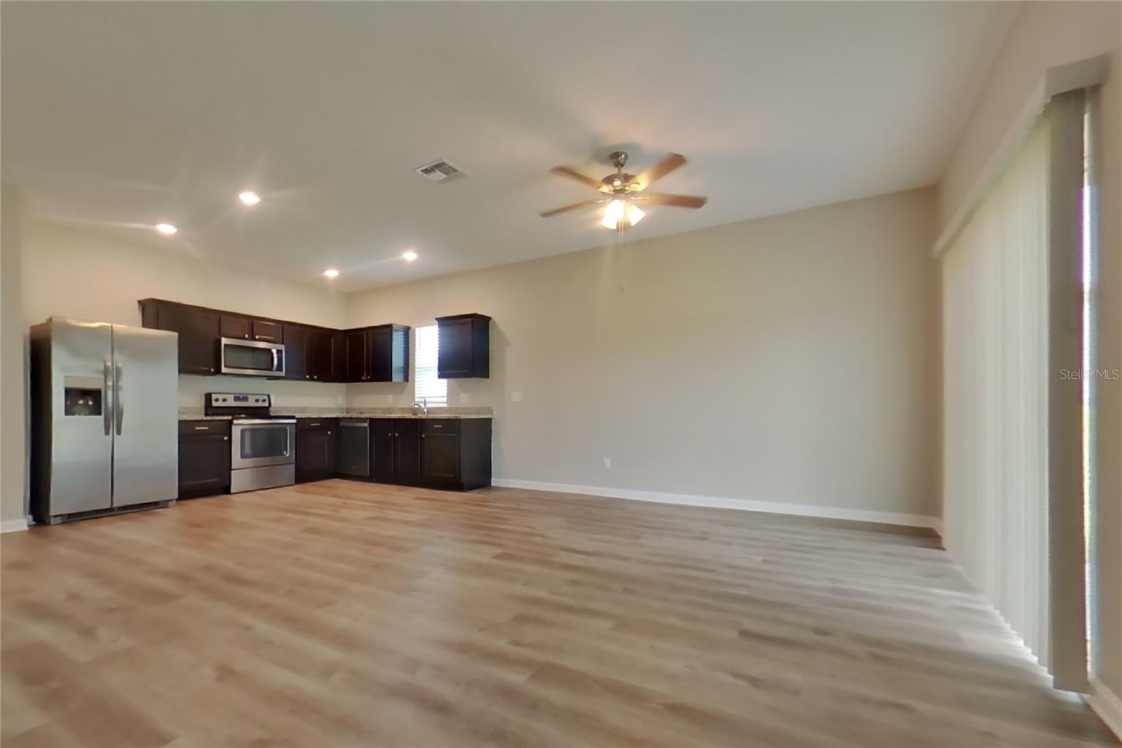 O6432482 Property Photo 4