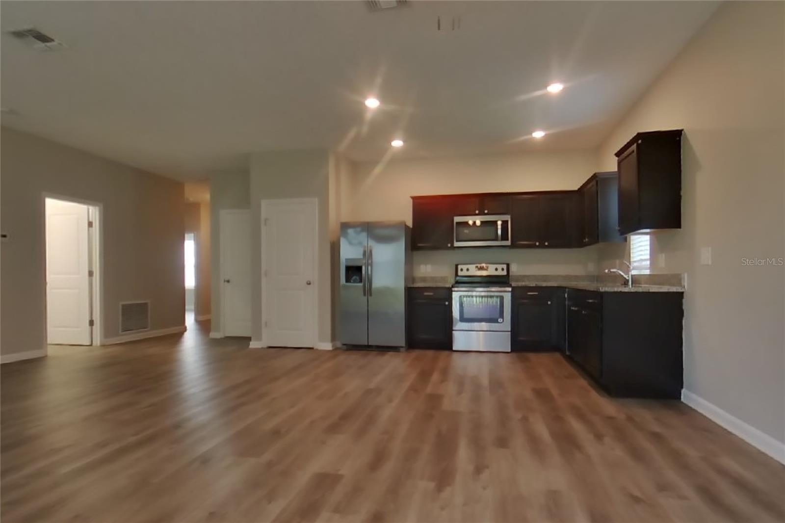 O6432482 Property Photo 5
