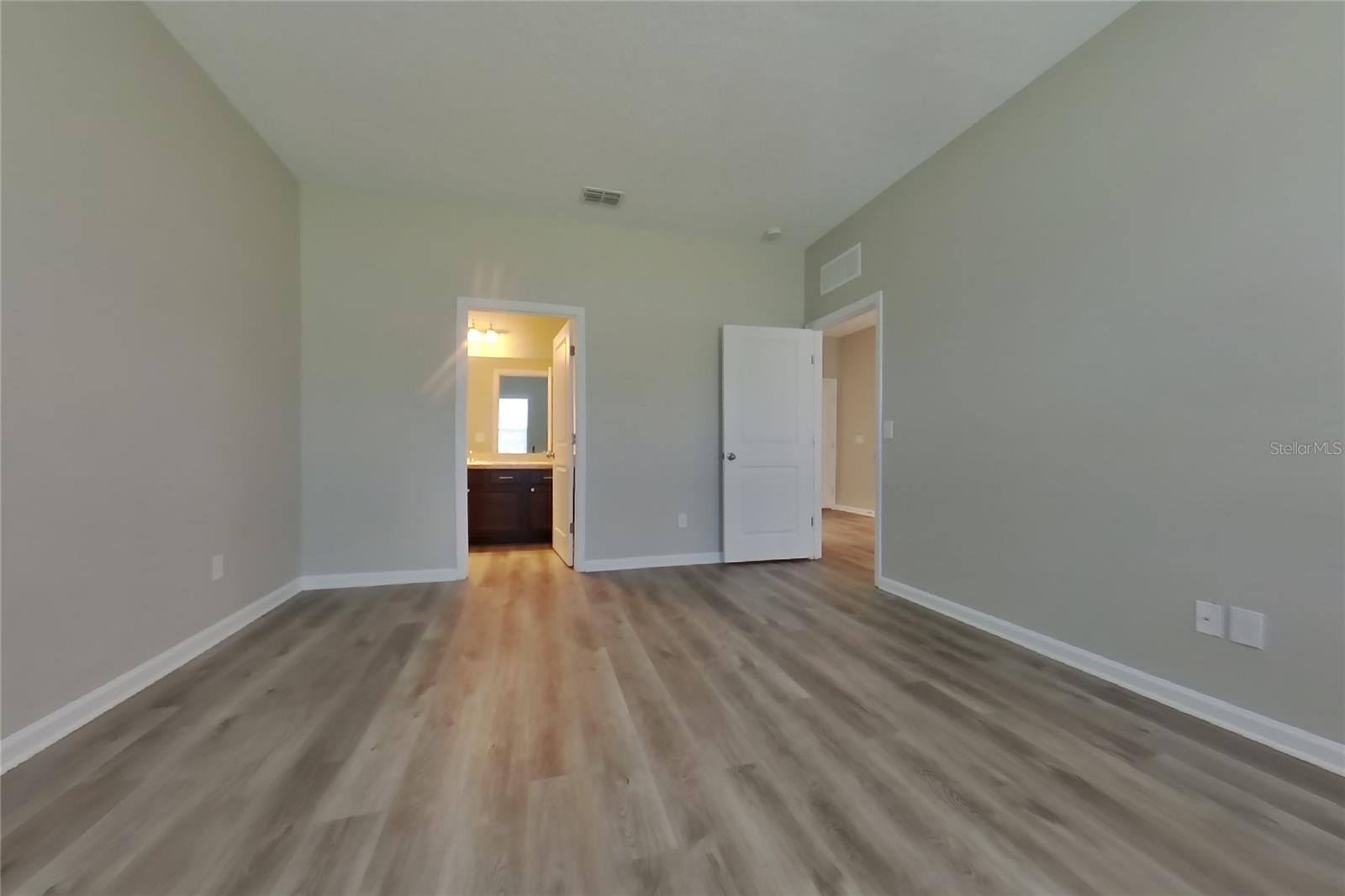 O6432482 Property Photo 7