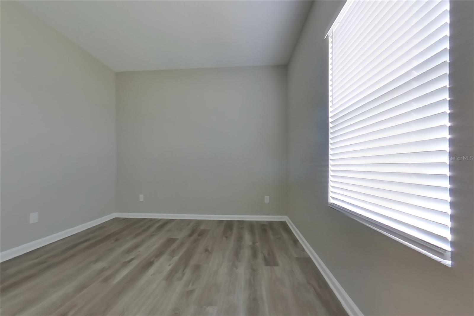 O6432482 Property Photo 11