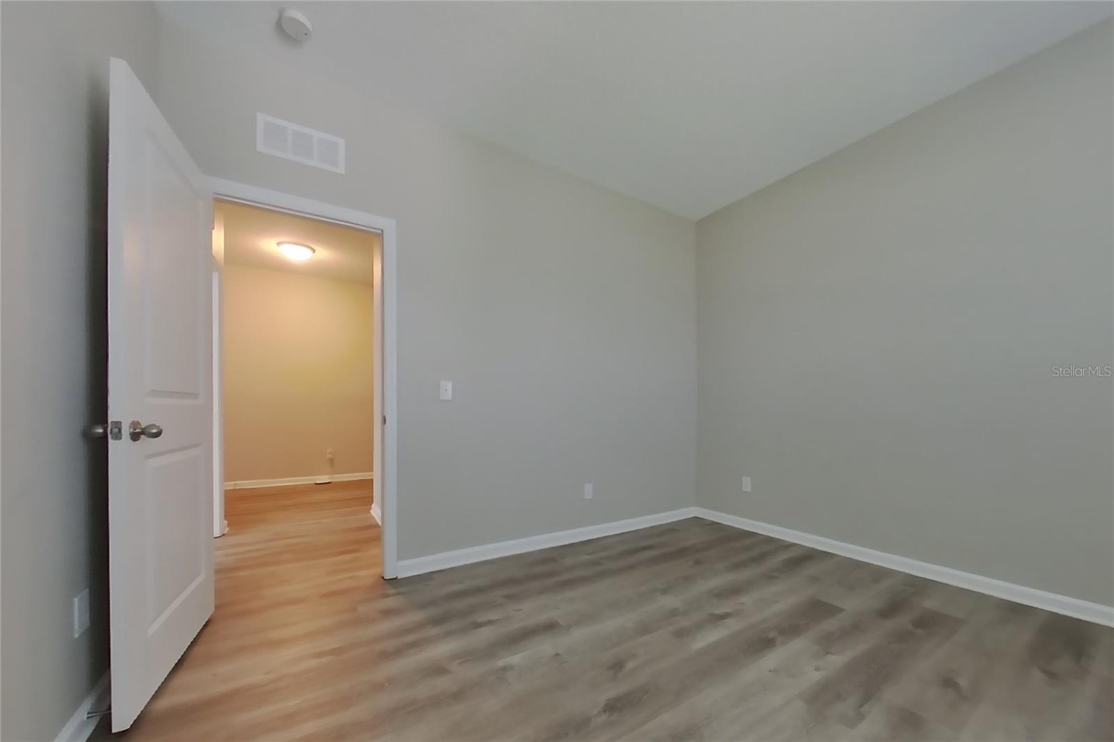 O6432482 Property Photo 12