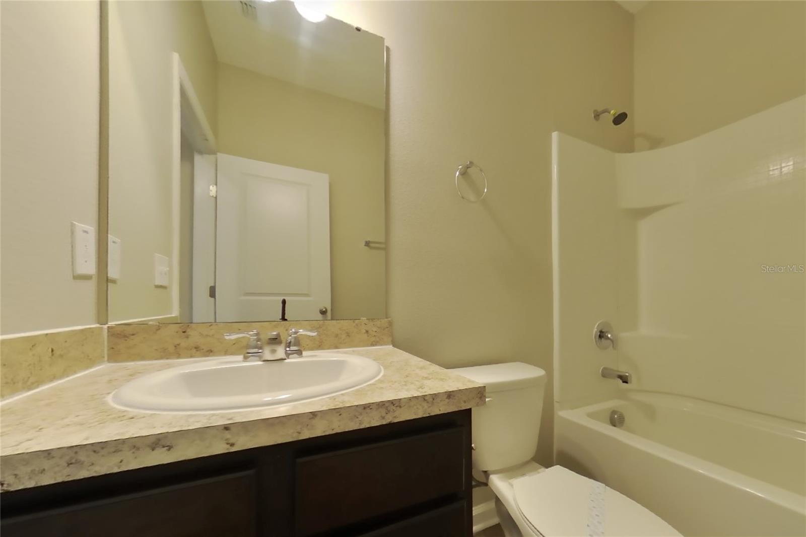 O6432482 Property Photo 14