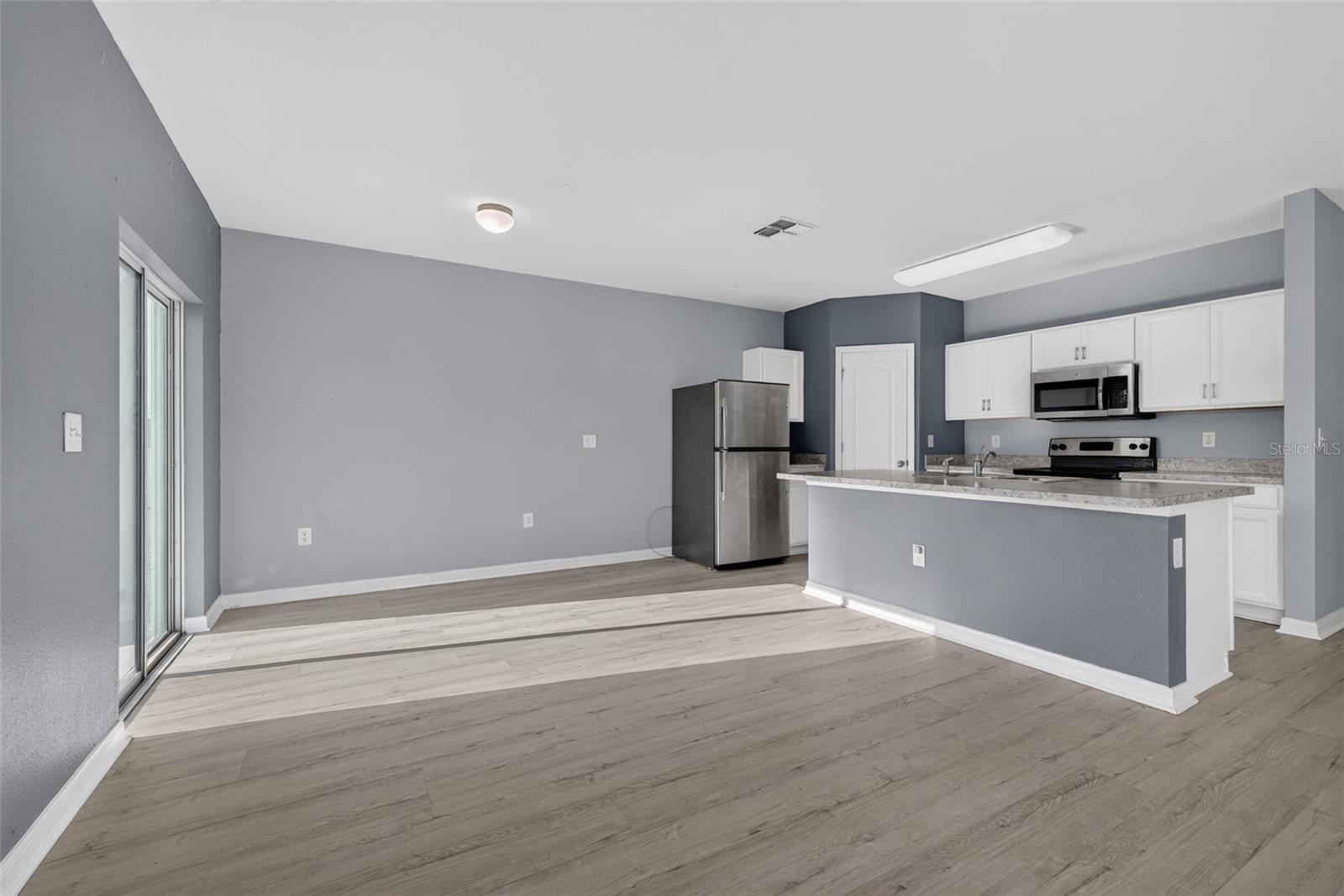 573 Lucerne Blvd Property Photo 17