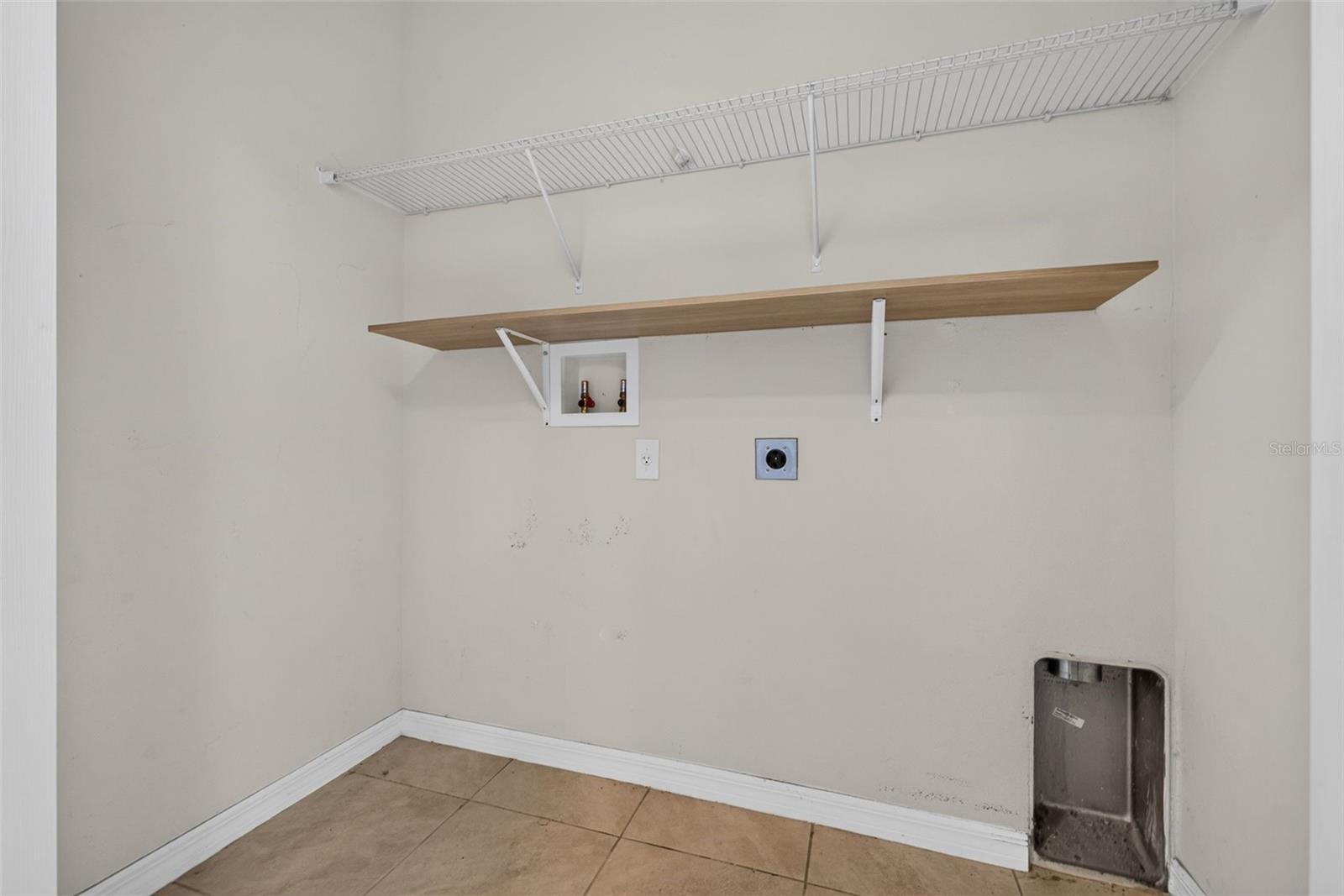 573 Lucerne Blvd Property Photo 23