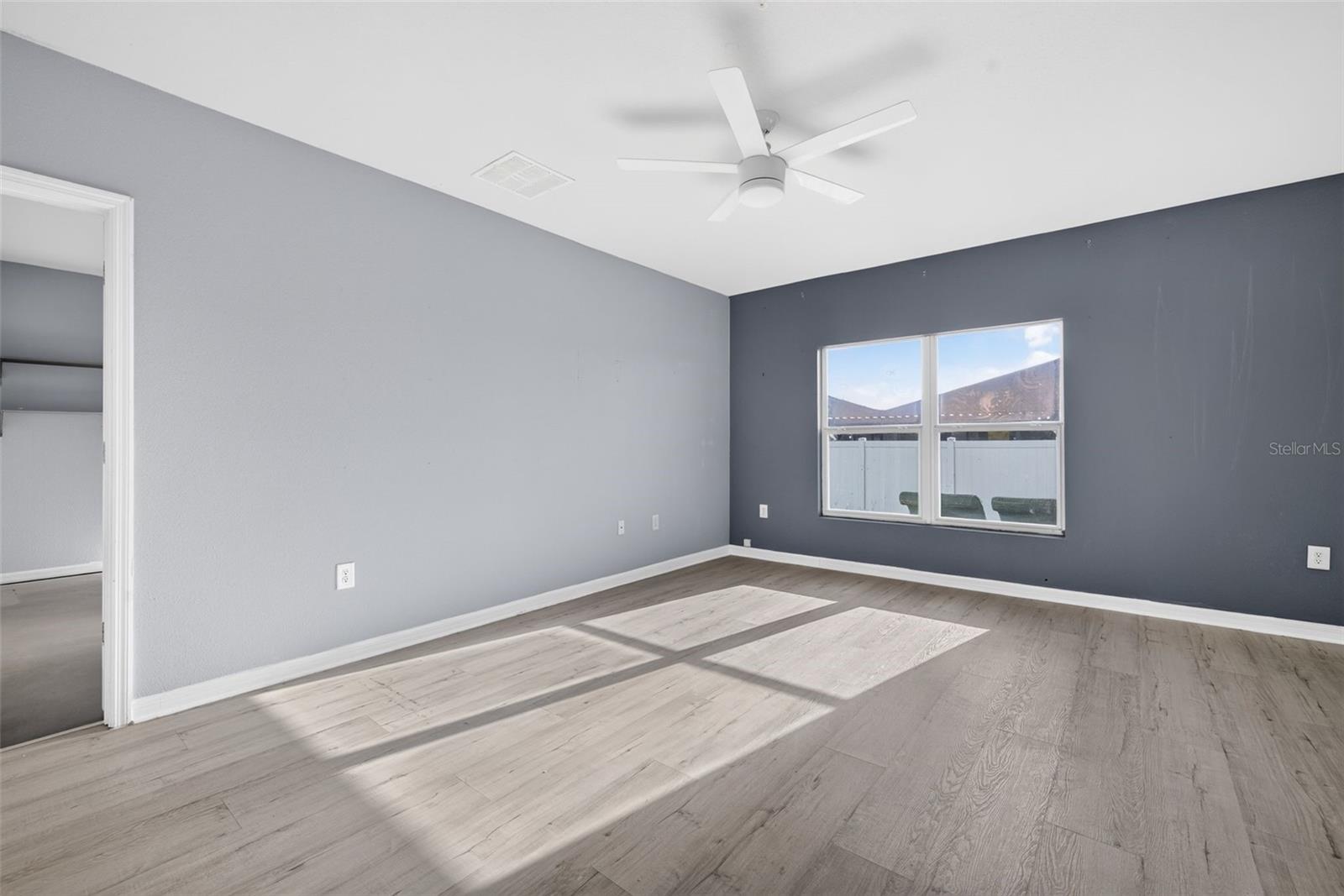 573 Lucerne Blvd Property Photo 28