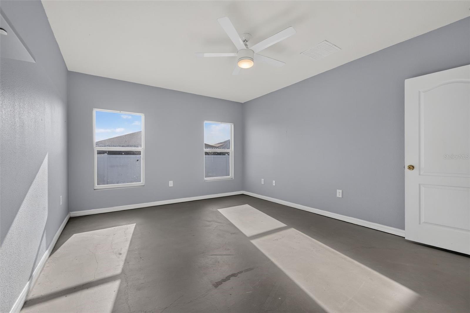 573 Lucerne Blvd Property Photo 33