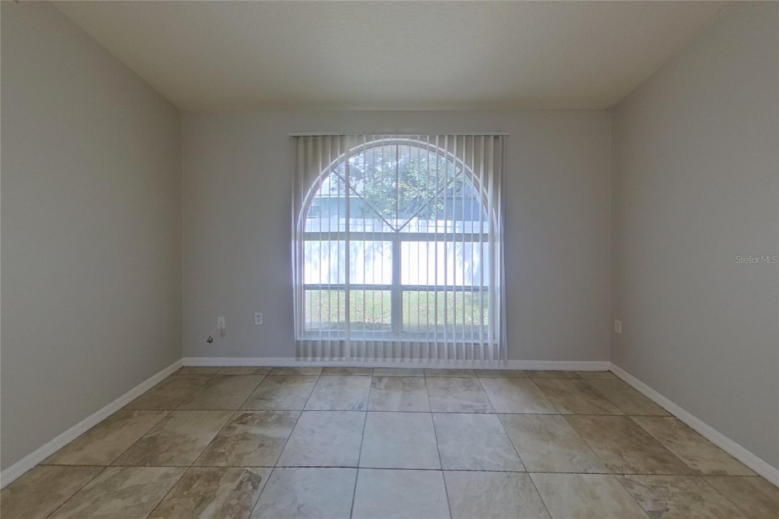 O6432485 Property Photo 2