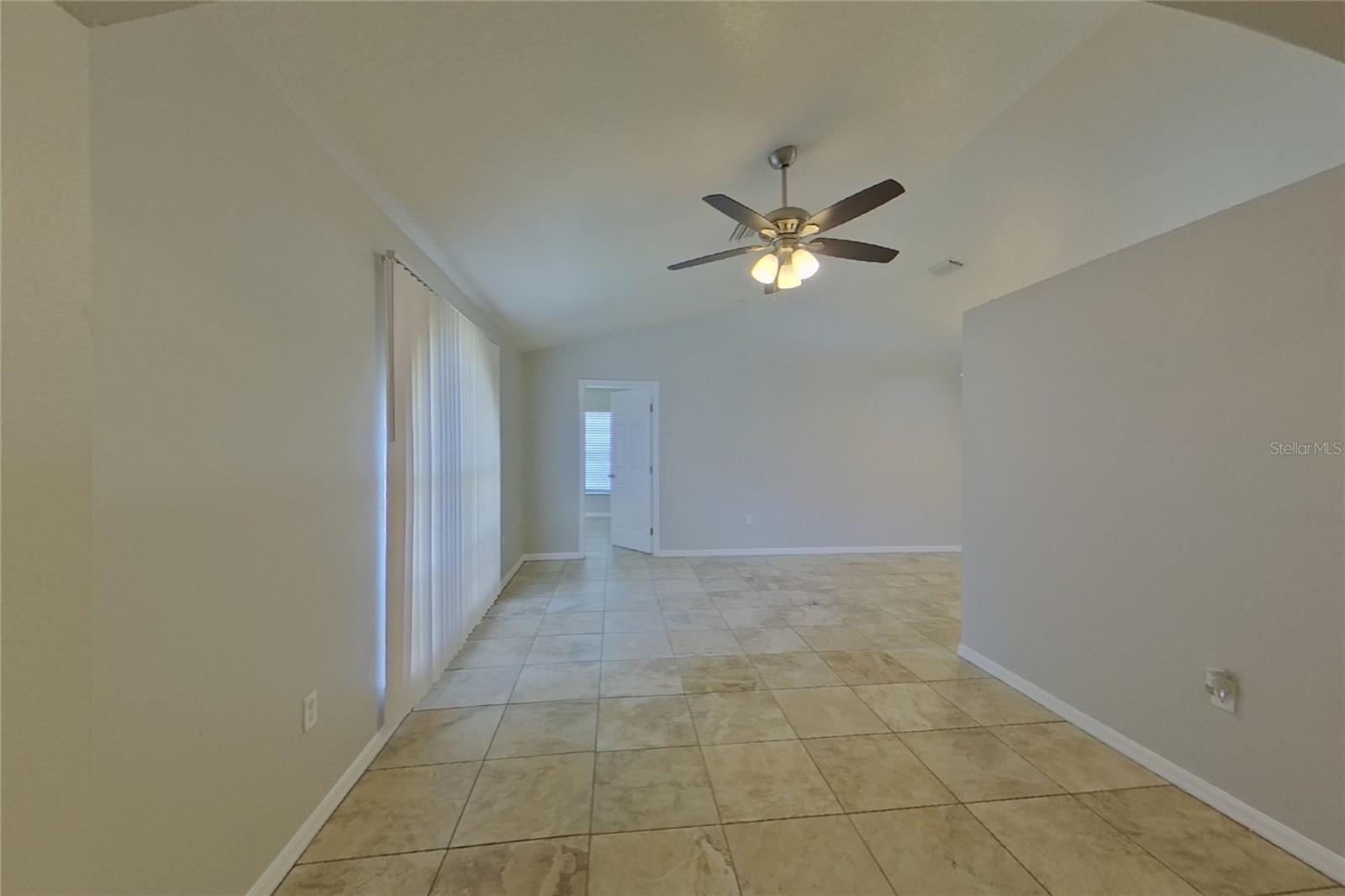 O6432485 Property Photo 3