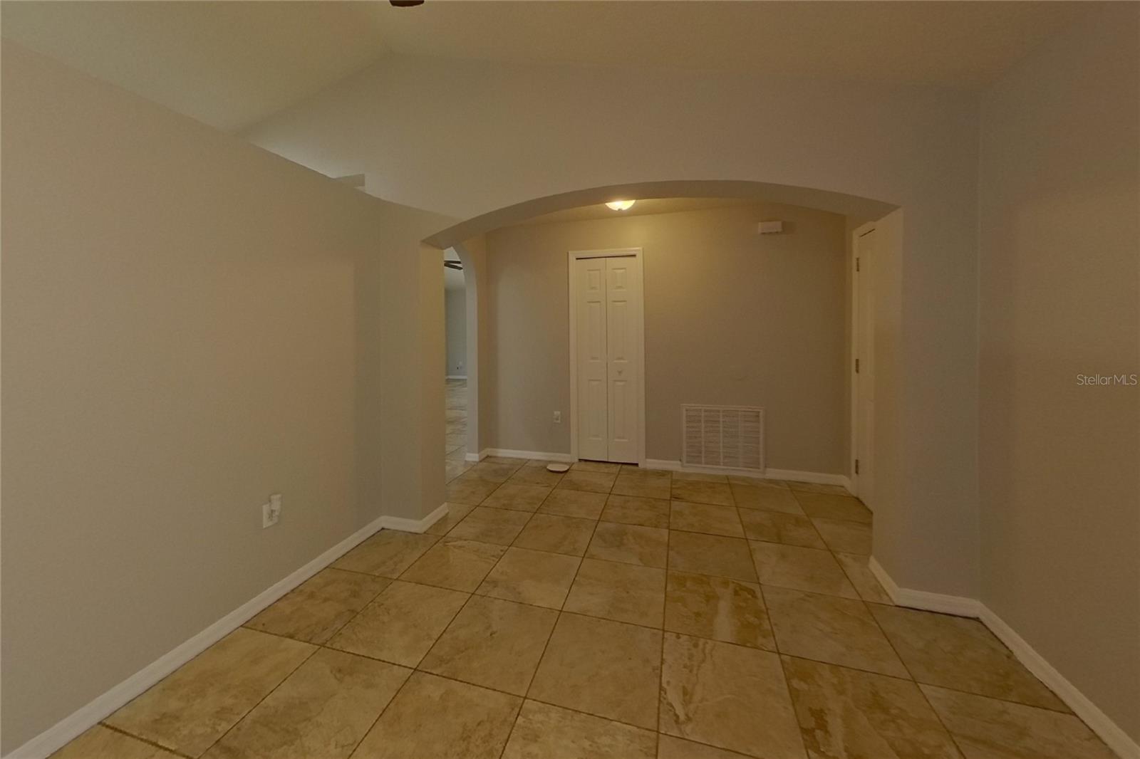 O6432485 Property Photo 4