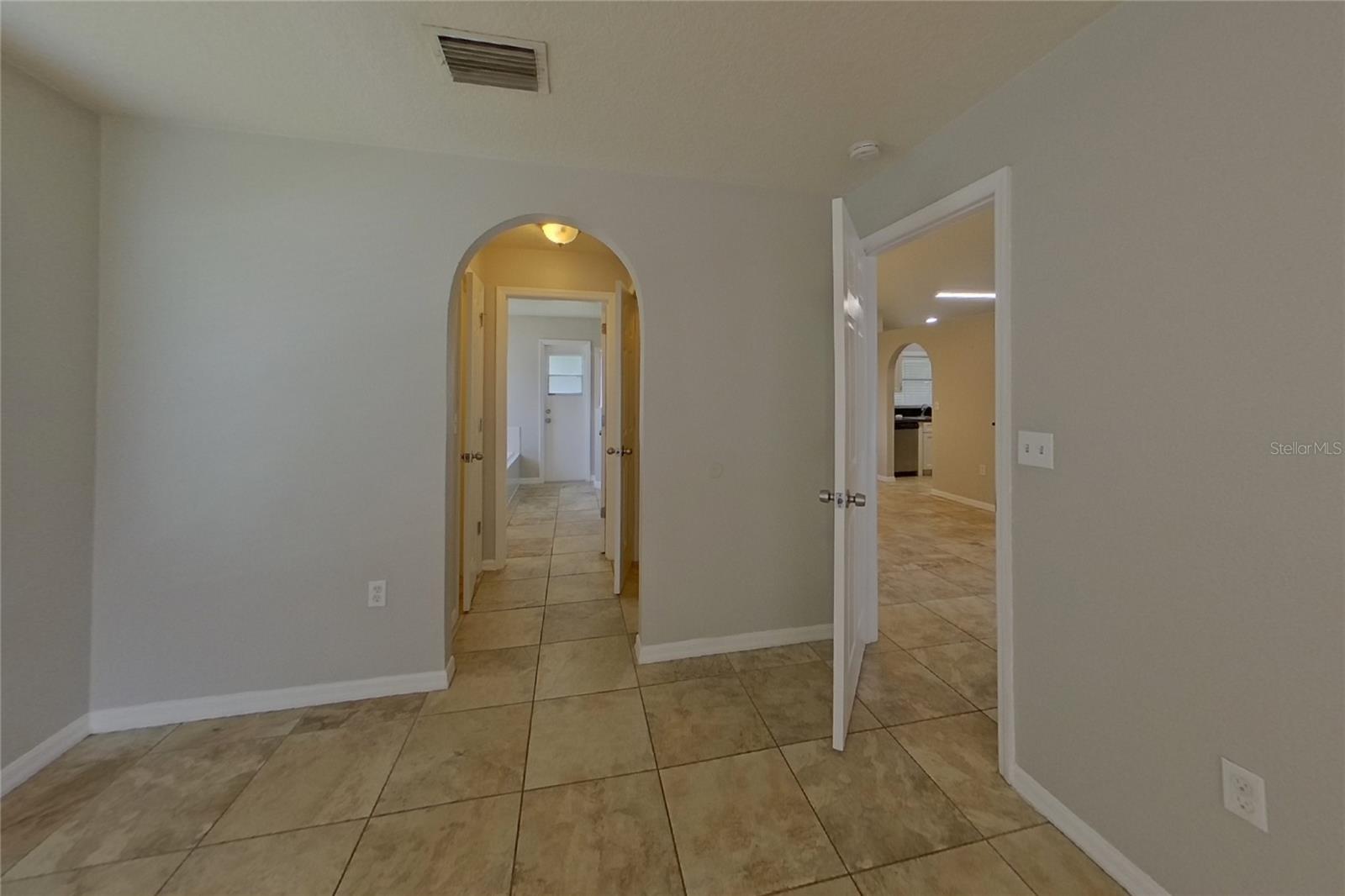 O6432485 Property Photo 10