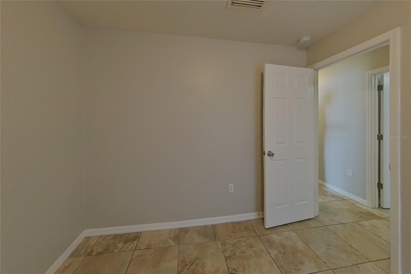 O6432485 Property Photo 13