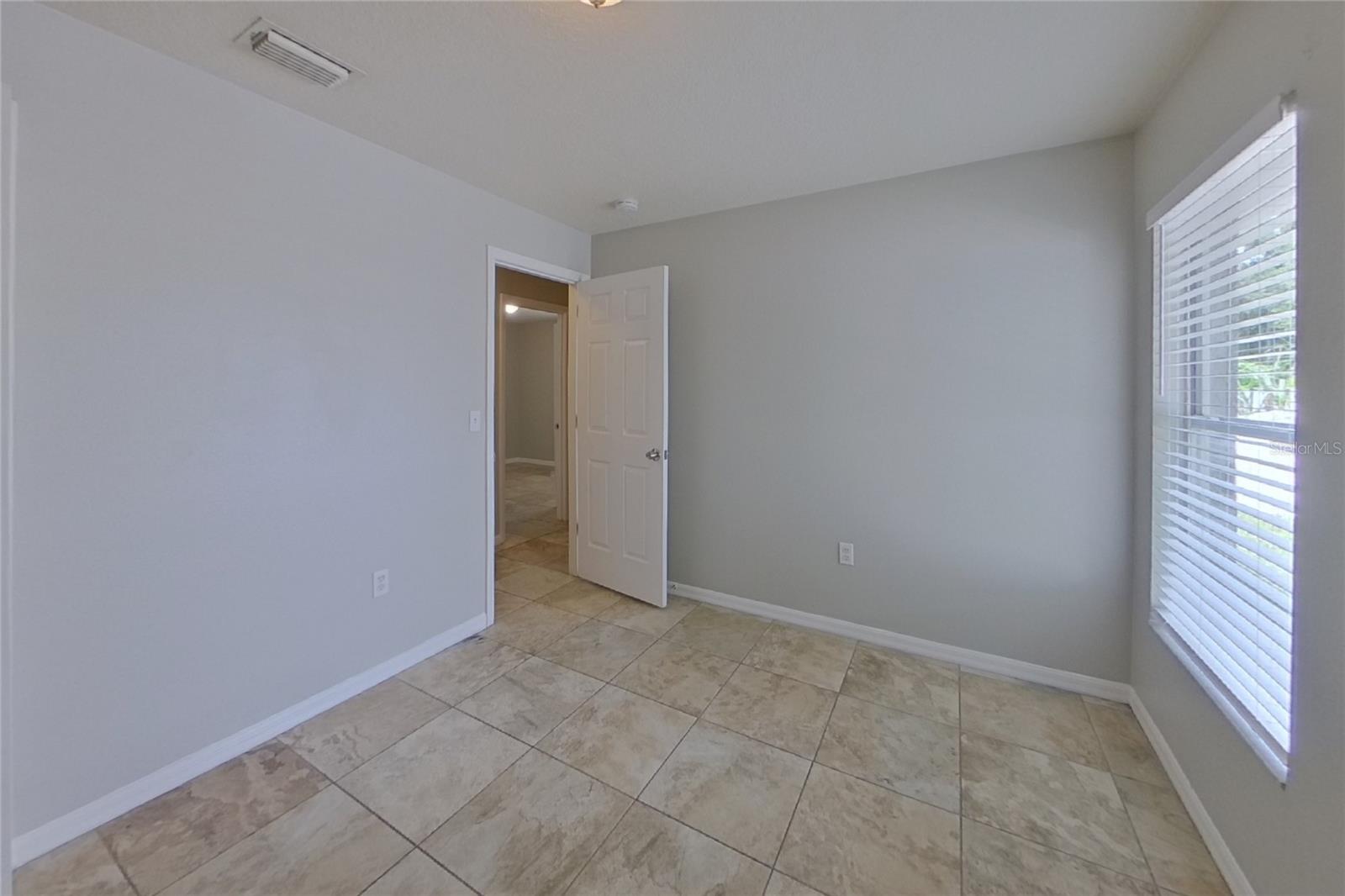 O6432485 Property Photo 14