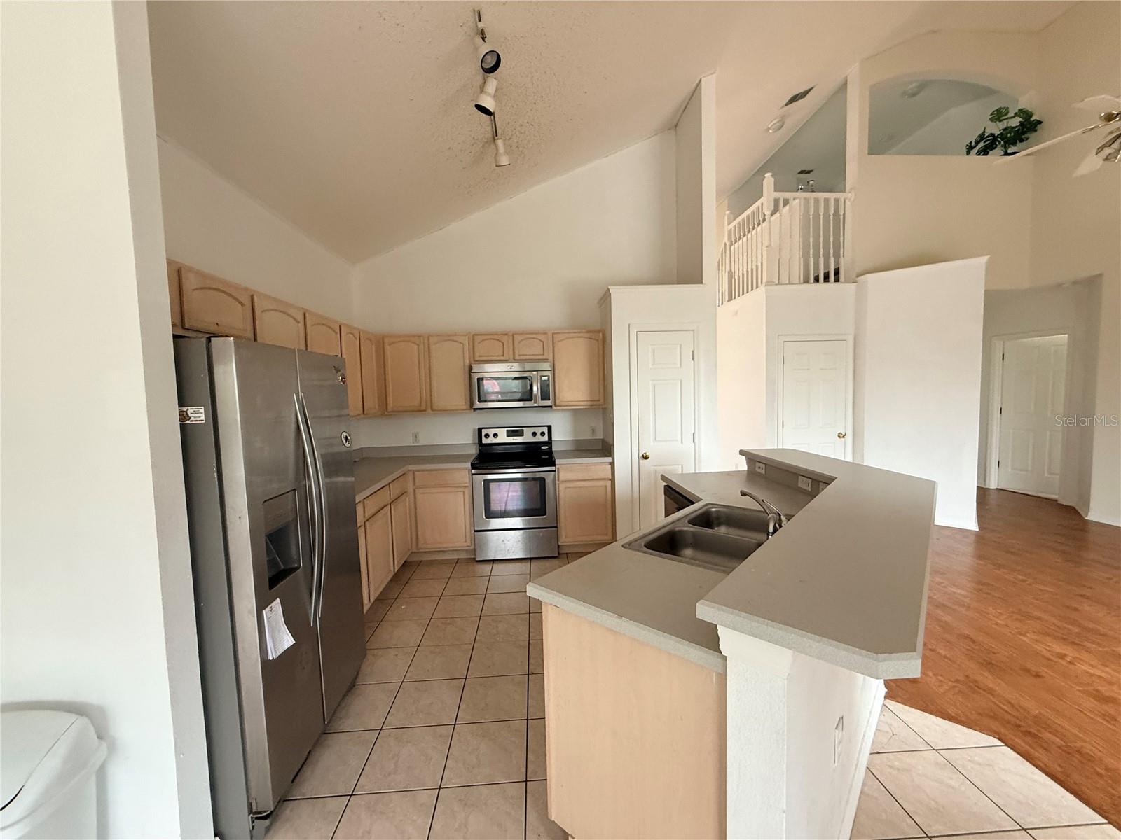 2918 Blooming Alamanda Loop Property Photo 3