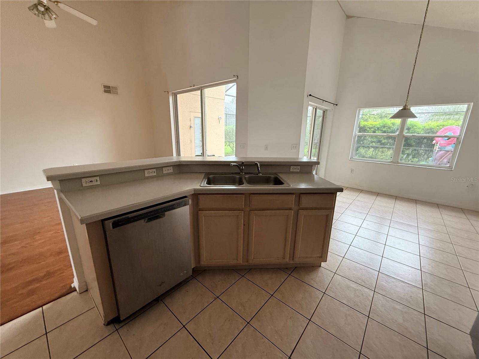 2918 Blooming Alamanda Loop Property Photo 5