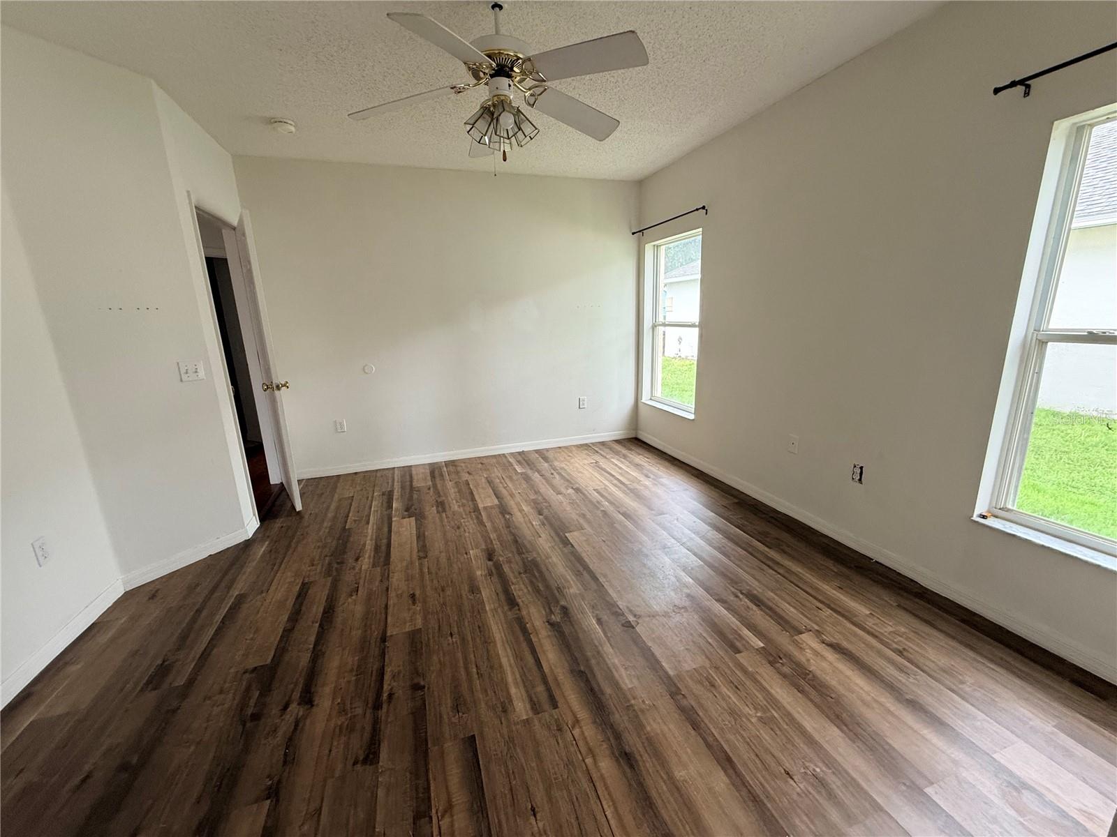 2918 Blooming Alamanda Loop Property Photo 6